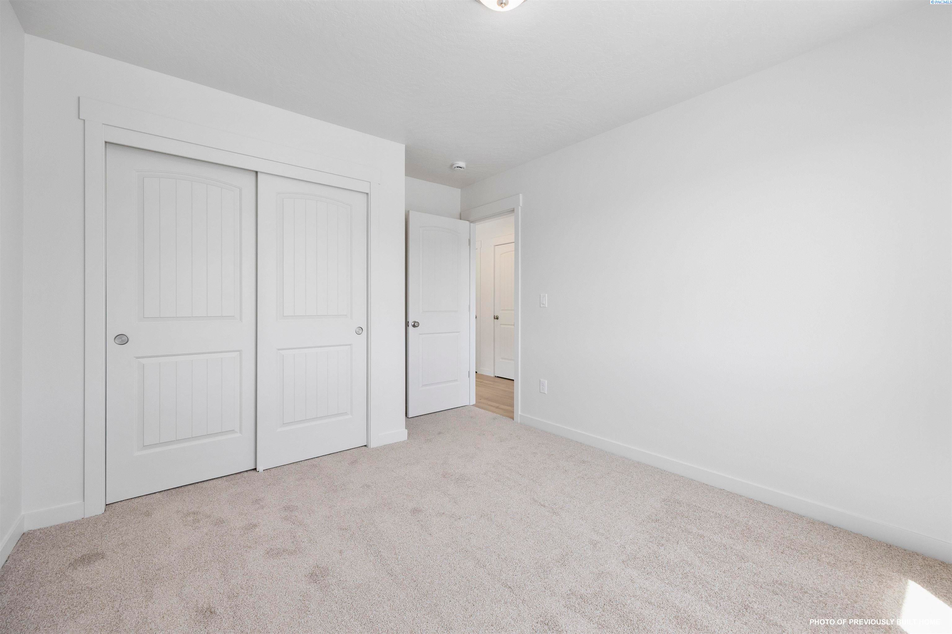 Prosser, Washington, 99350, United States, 5 Bedrooms Bedrooms, ,3 BathroomsBathrooms,Residential,For Sale,1924139