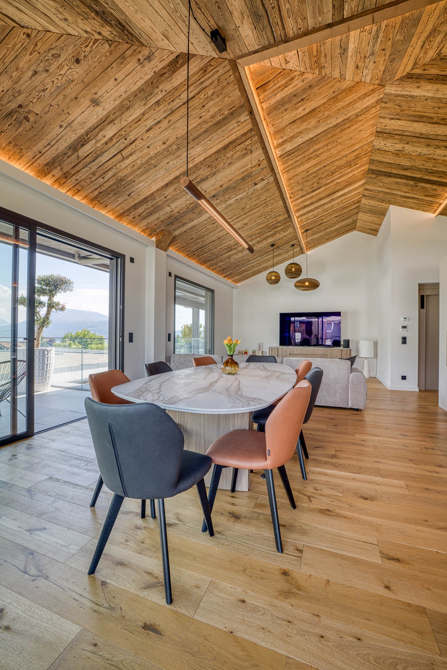  Modern villa with lake and mountain views - 物件實景