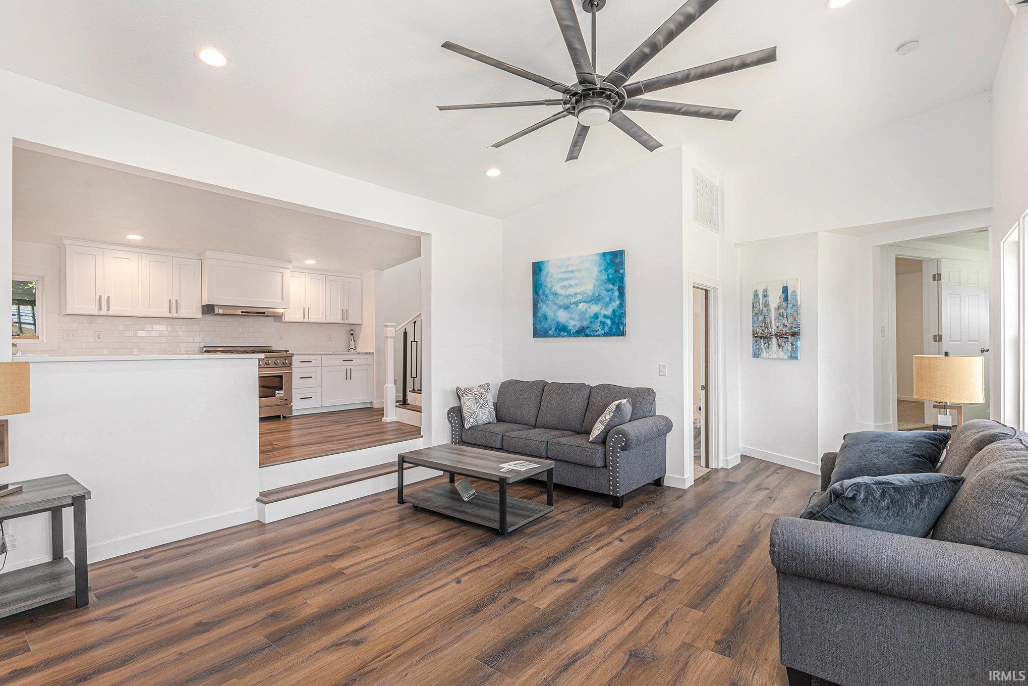 Osceola, Indiana, 46561, United States, 4 Bedrooms Bedrooms, ,3 BathroomsBathrooms,Residential,For Sale,1983997