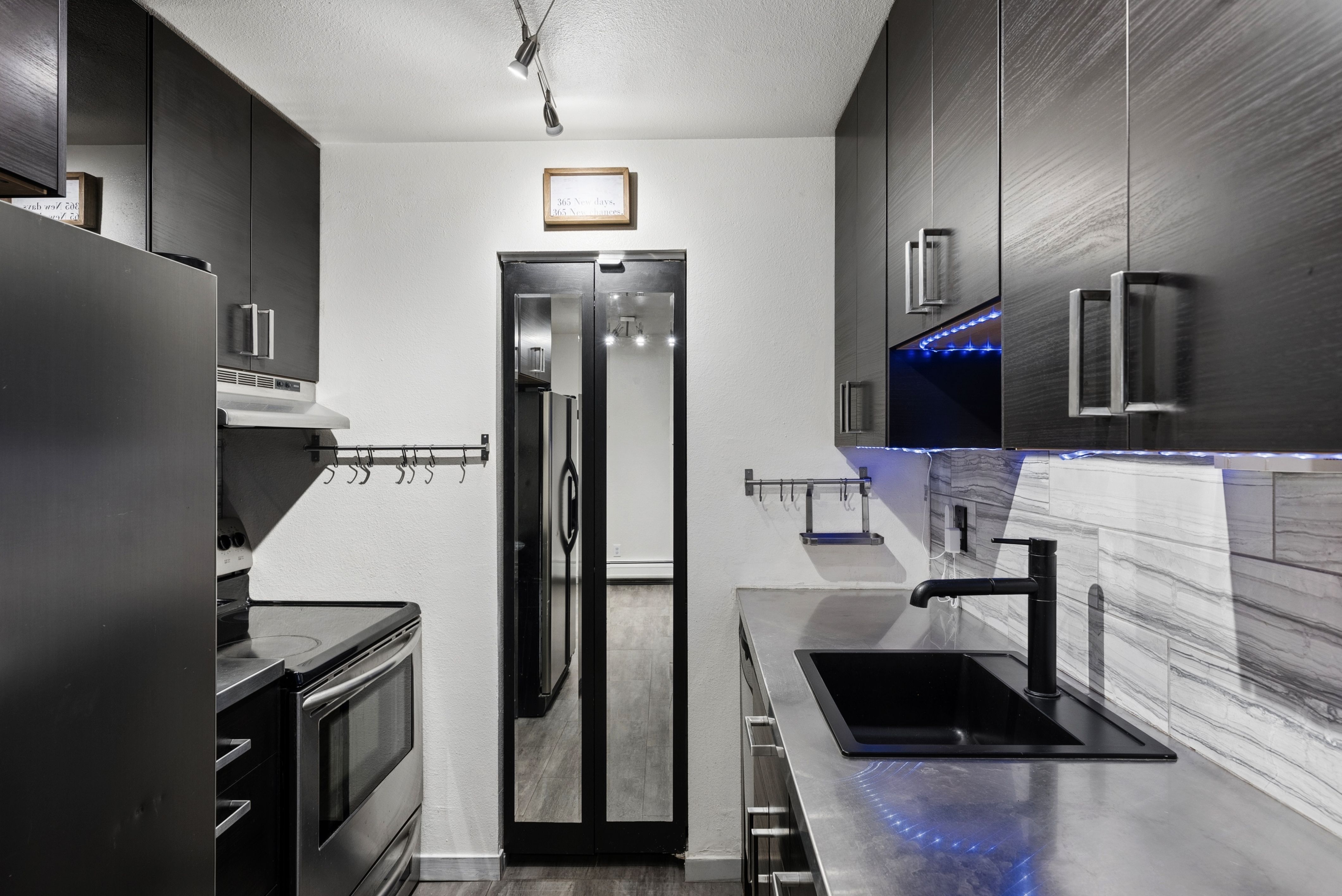  Move-In Ready Condo In Prime Golden Location - 物件實景