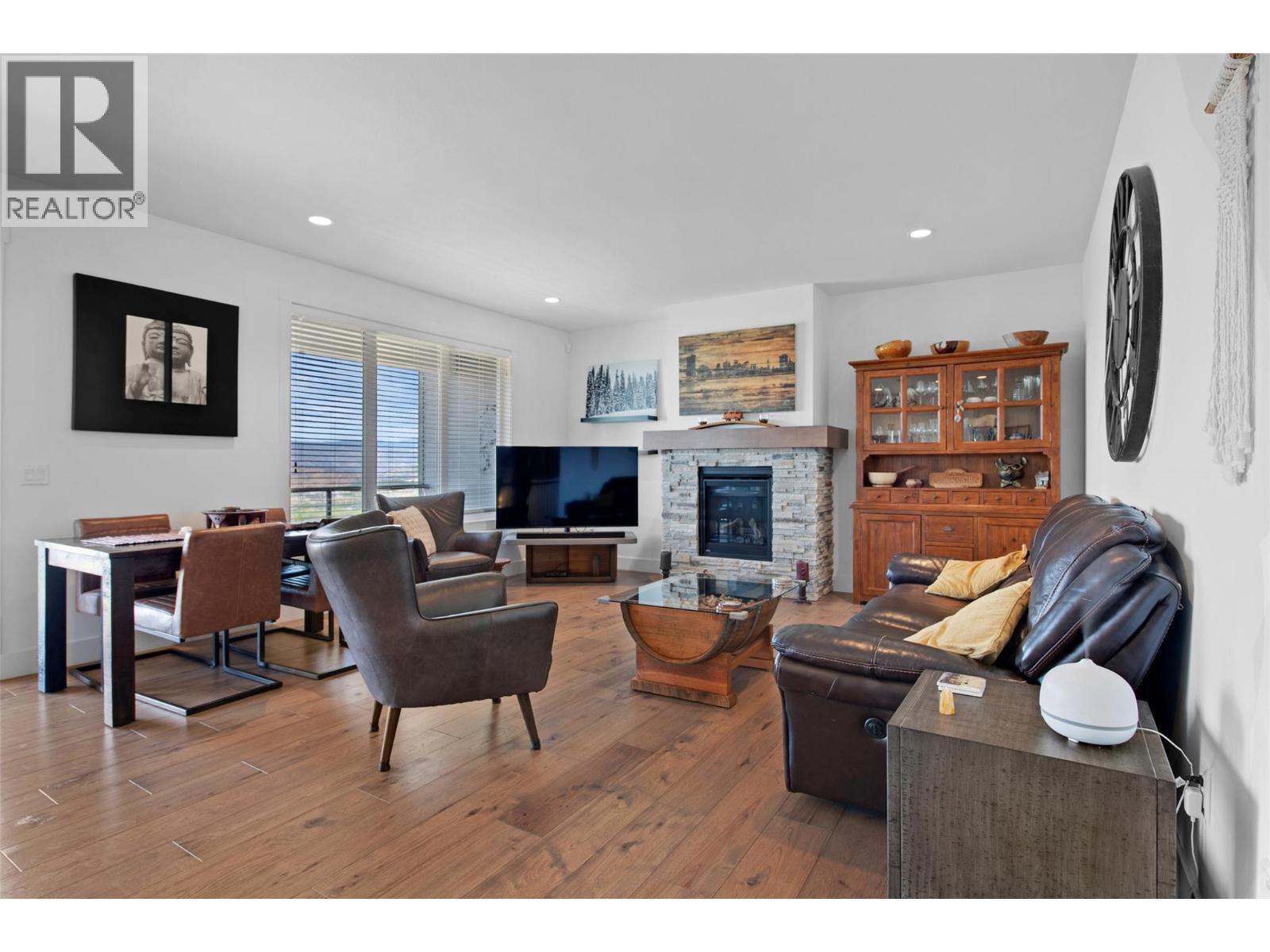 KELOWNA, British Columbia, V1P 1T8, CA, 3 Bedrooms Bedrooms, ,3 BathroomsBathrooms,Residential,For Sale,1947408