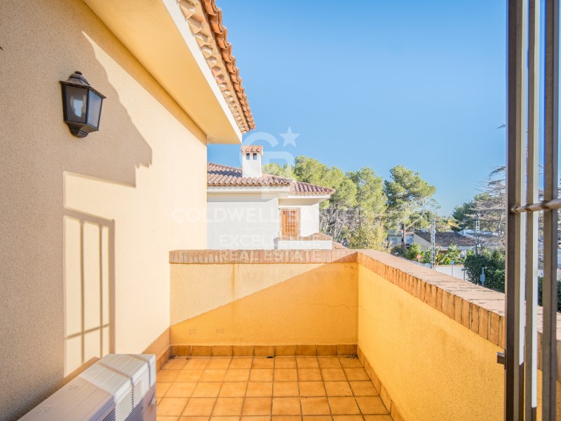 Valencia, Paterna, La Ca?ada Valencia, Paterna, La, Paterna, Comunidad Valenciana, ES, 5 Bedrooms Bedrooms, ,3 BathroomsBathrooms,Residential,For Sale,Valencia, Paterna, La Ca?ada Valencia, Paterna, La,1672423