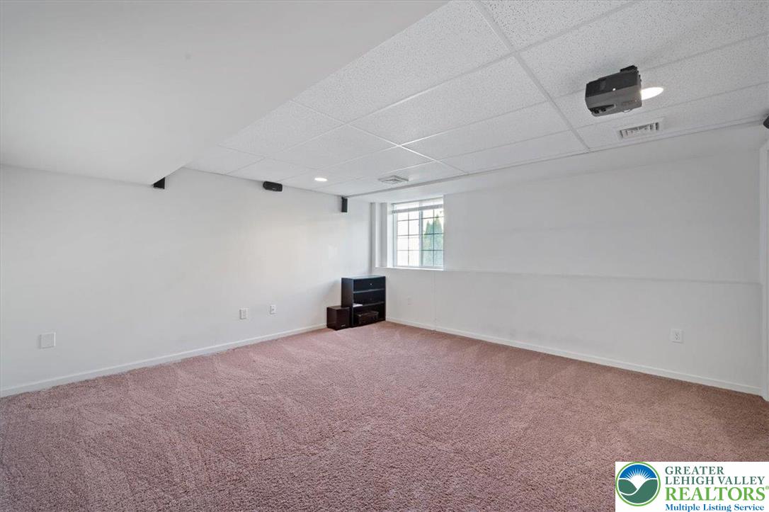 Palmer Twp, Pennsylvania, 18045, United States, 4 Bedrooms Bedrooms, ,3 BathroomsBathrooms,Residential,For Sale,2000563