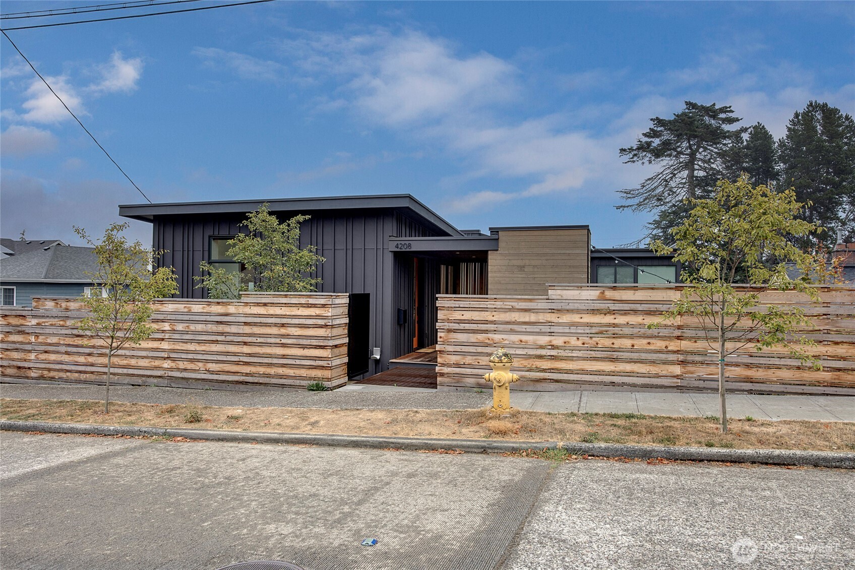 Seattle, Washington, 98199, United States, 2 Bedrooms Bedrooms, ,1 BathroomBathrooms,Residential,For Sale,1950850
