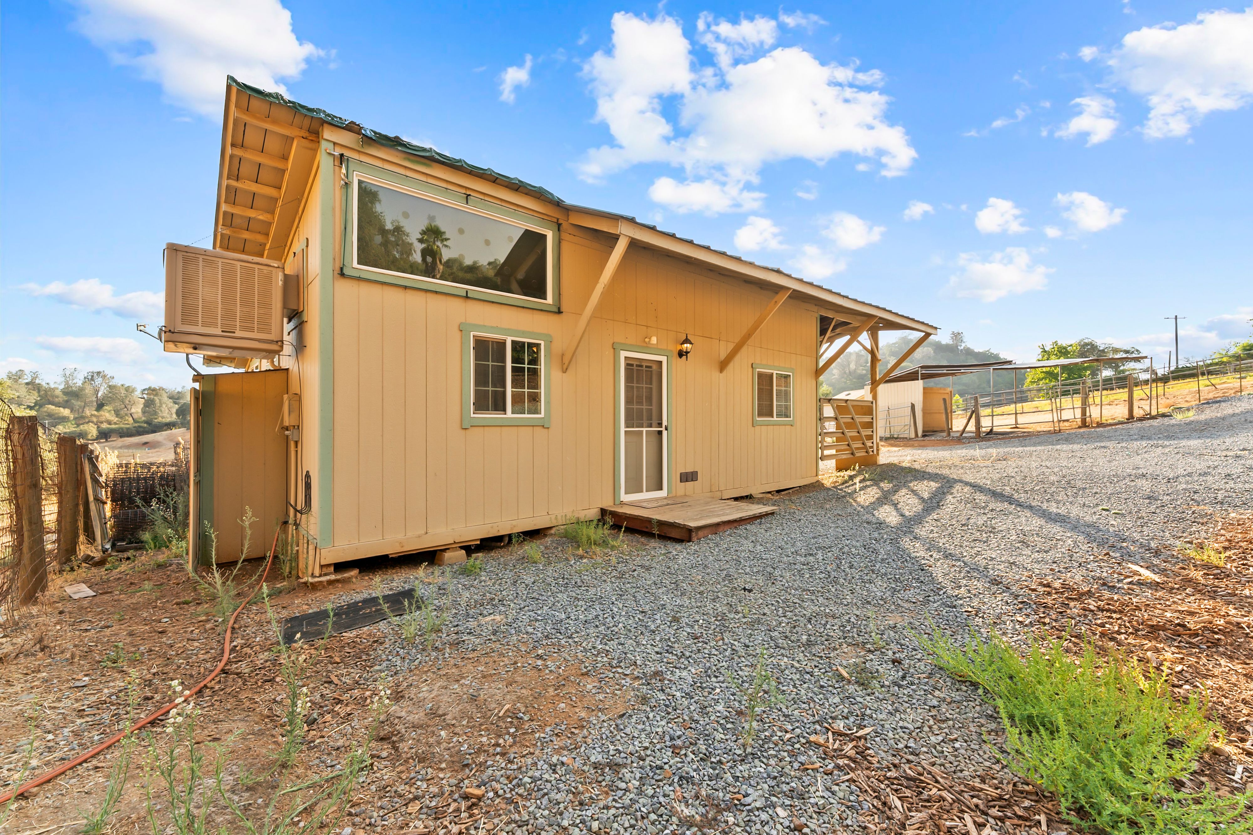  California Equestrian Property with ADU, Horse Arena & Pool - 物件實景