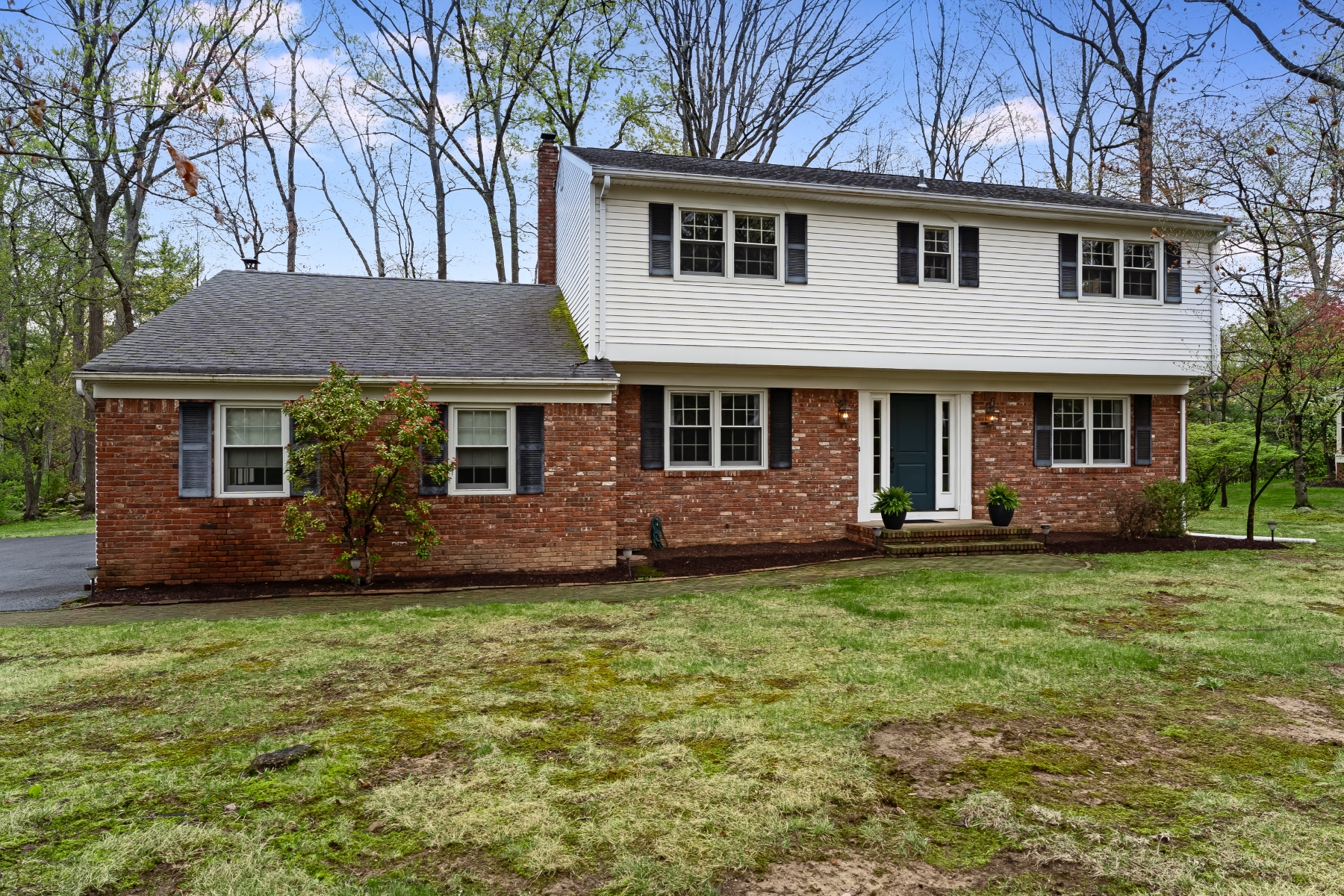  Traditional Center Hall Colonial Located on Lovely Cul-de-Sac - 物件實景