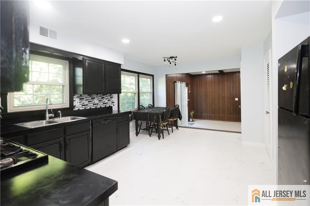 East Brunswick, New Jersey, 08816, United States, 4 Bedrooms Bedrooms, ,3 BathroomsBathrooms,Residential,For Sale,1895704