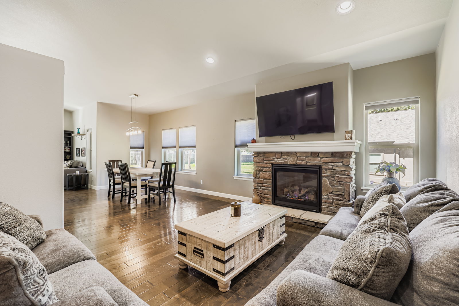 Woodland Park, Colorado, 80863, United States, 3 Bedrooms Bedrooms, ,2 BathroomsBathrooms,Residential,For Sale,1908938