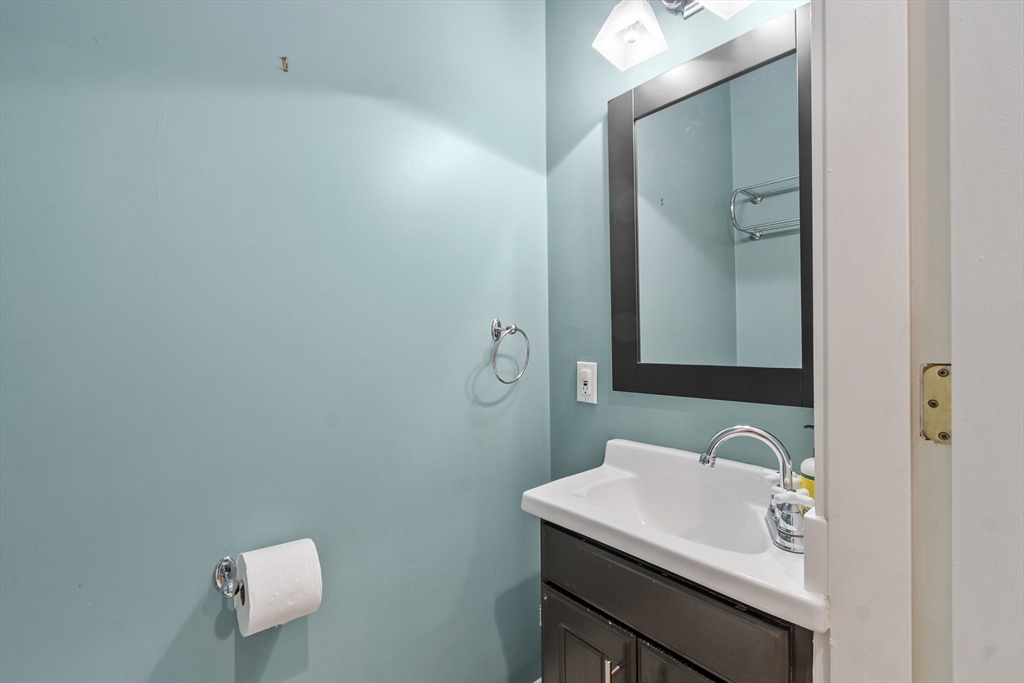 Beverly, Massachusetts, 01915, United States, 4 Bedrooms Bedrooms, ,3 BathroomsBathrooms,Residential,For Sale,1987739