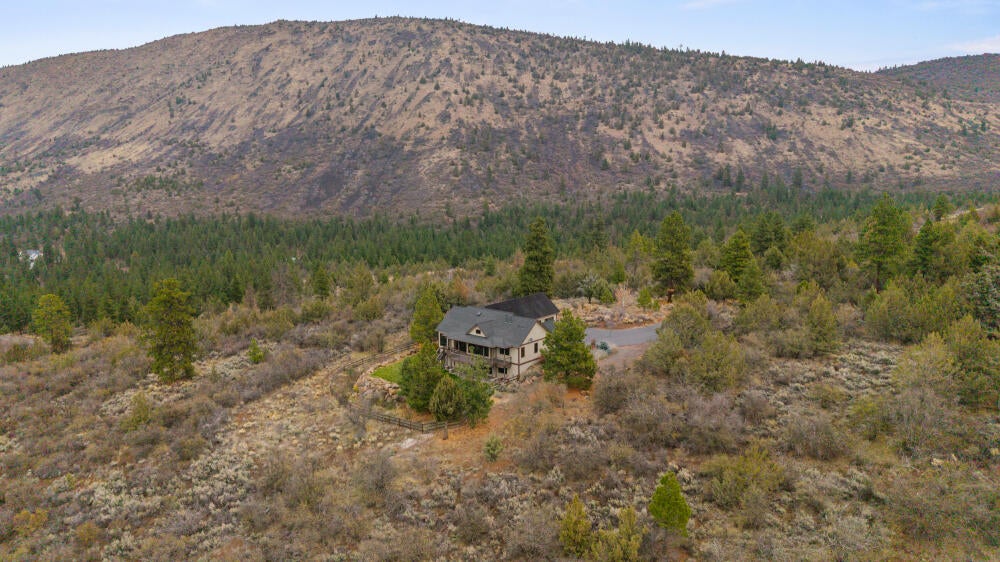 Klamath Falls, Oregon, 97601, United States, 4 Bedrooms Bedrooms, ,3 BathroomsBathrooms,Residential,For Sale,1987766