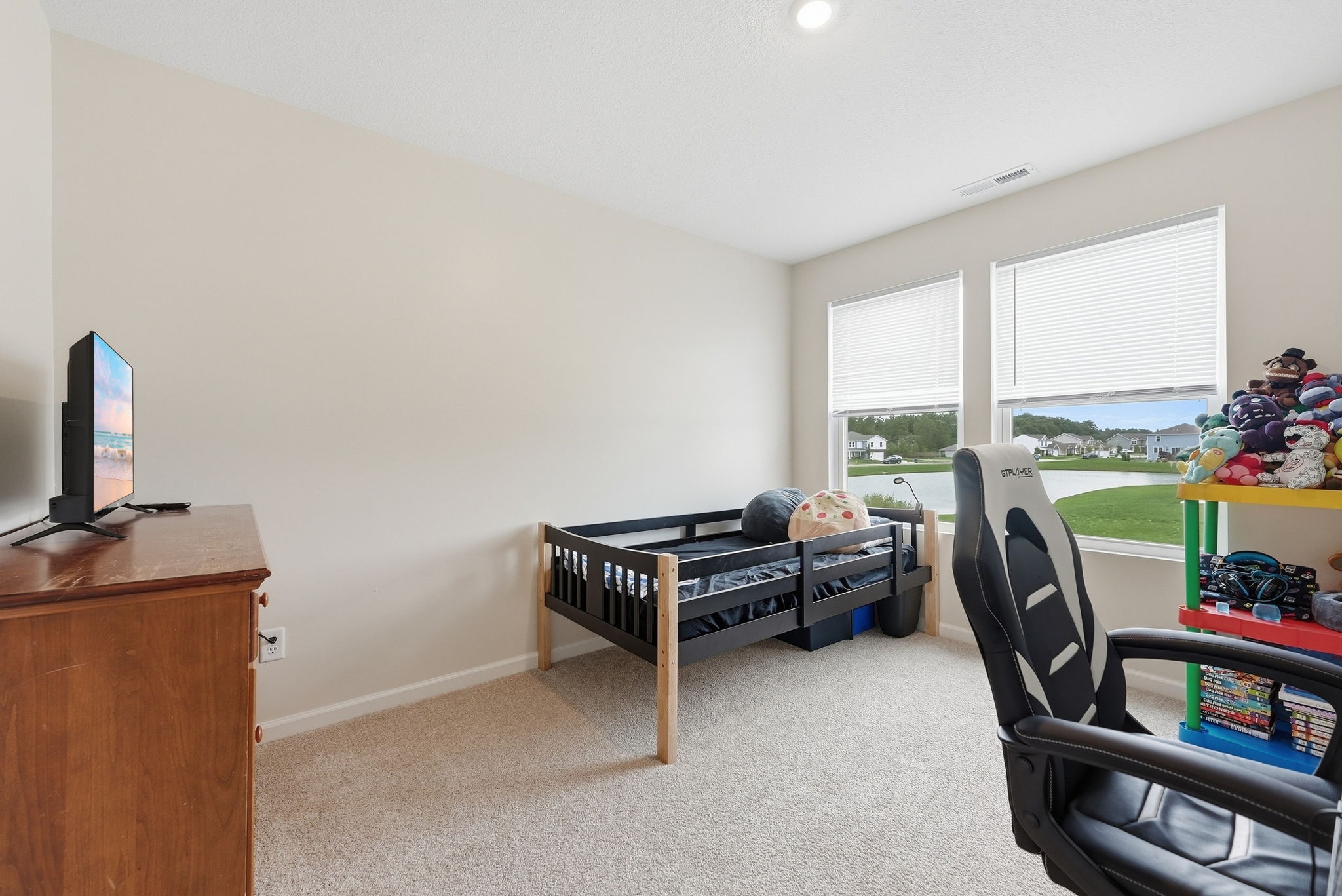 Well-Maintained 4 Bedroom Newer Built Home - 物件實景