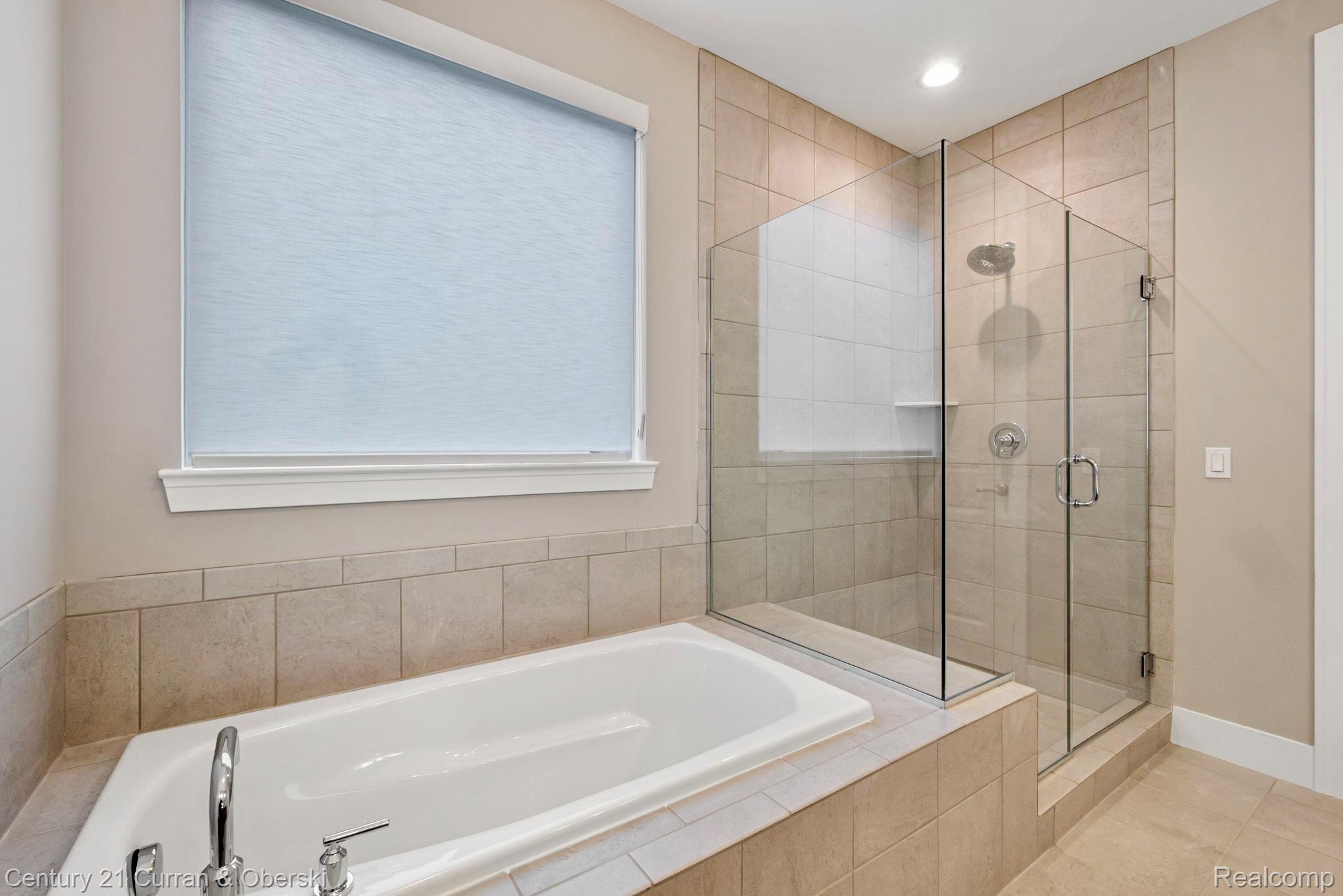 Northville, Michigan, 48168, United States, 2 Bedrooms Bedrooms, ,2 BathroomsBathrooms,Residential,For Sale,1983973