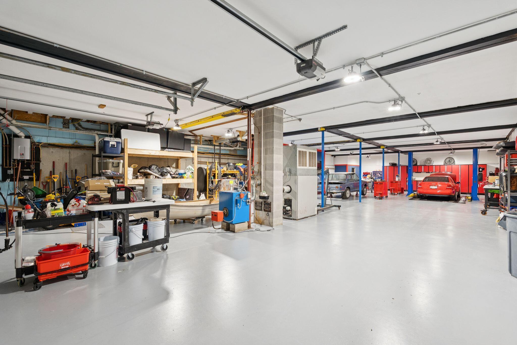 Falmouth, Maine, 04105, United States, 3 Bedrooms Bedrooms, ,4 BathroomsBathrooms,Residential,For Sale,1975511