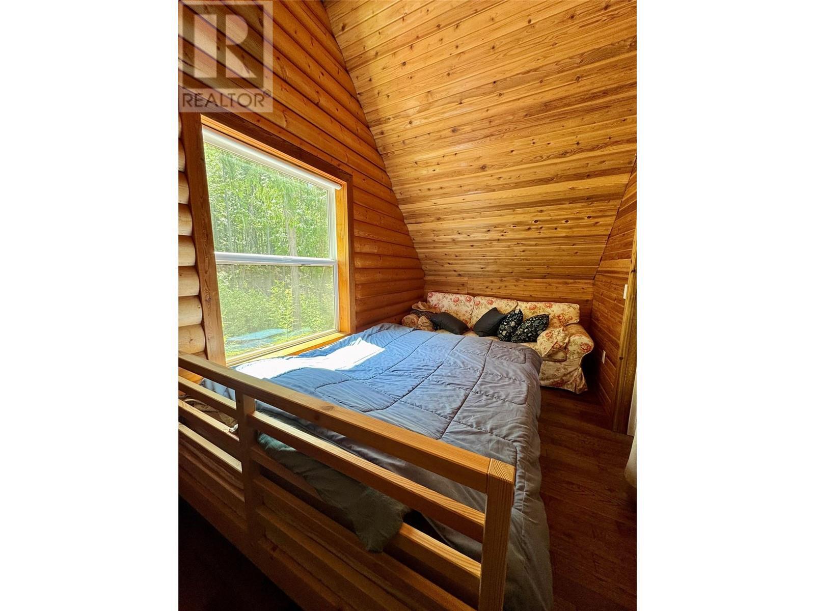 SICAMOUS, British Columbia, V0E 2V0, CA, 3 Bedrooms Bedrooms, ,2 BathroomsBathrooms,Residential,For Sale,1838077