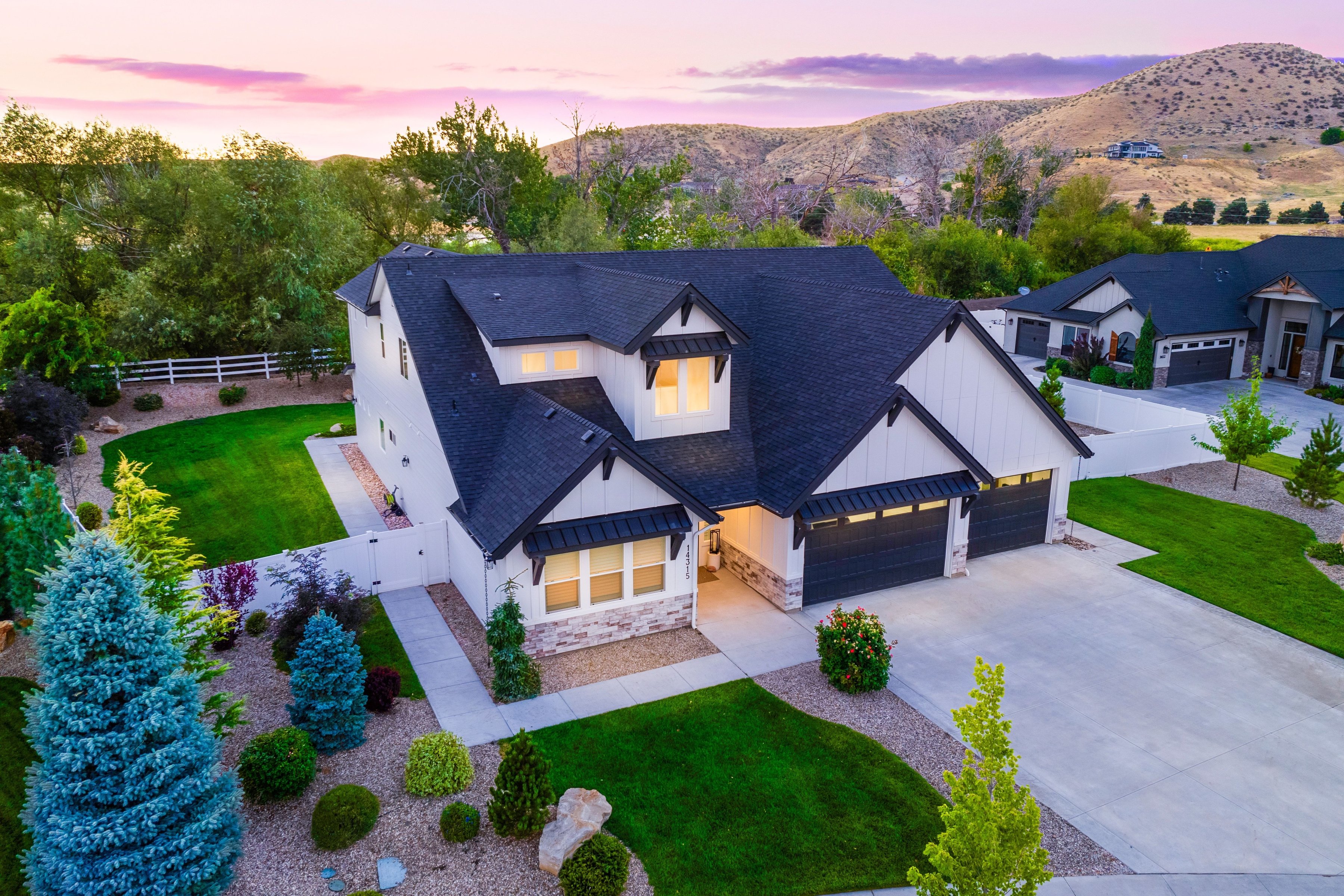  Refined Half-Acre Estate with Dual Kitchens & Open Space Backdrop - 物件實景
