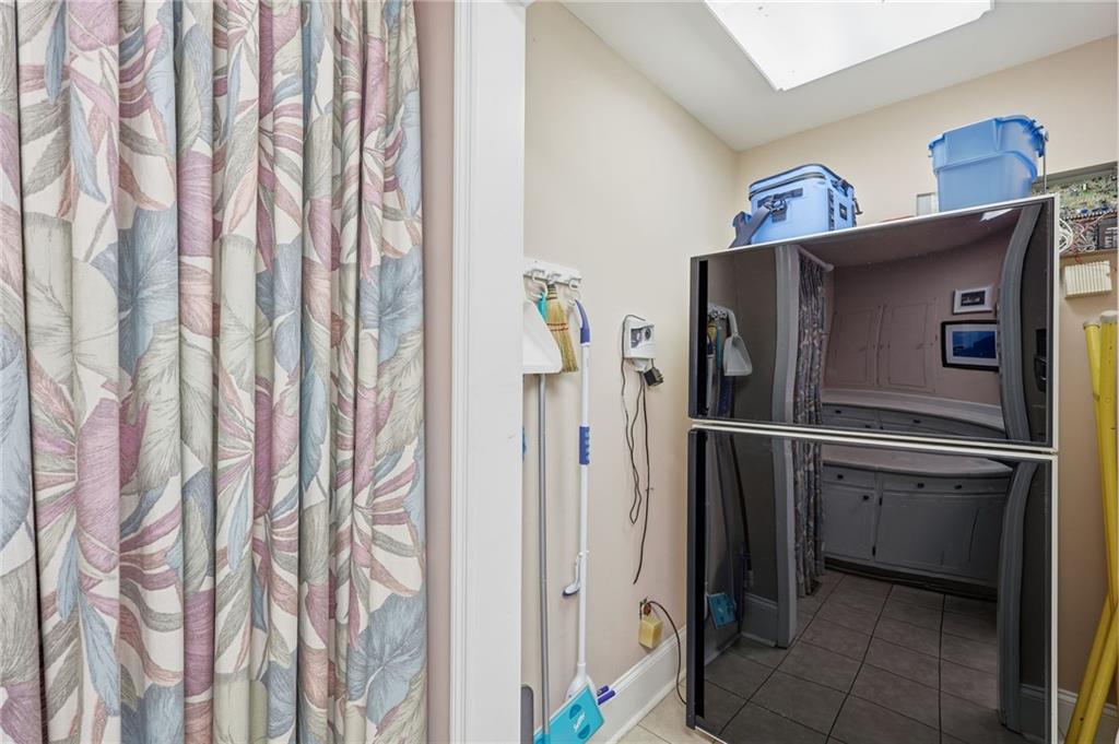 Buford, Georgia, 30518, United States, 4 Bedrooms Bedrooms, ,4 BathroomsBathrooms,Residential,For Sale,1986325