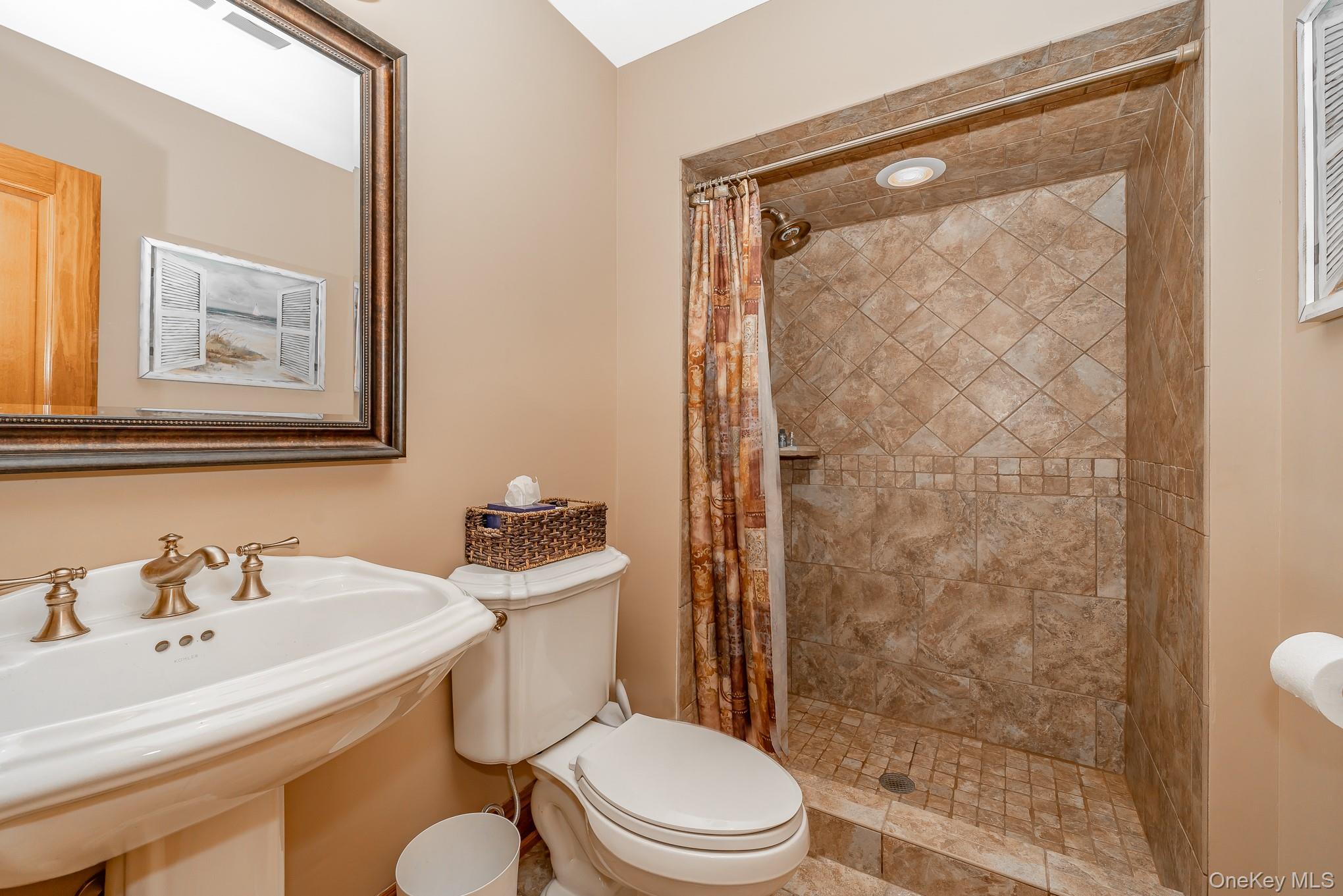 West Islip, New York, 11795, United States, 5 Bedrooms Bedrooms, ,5 BathroomsBathrooms,Residential,For Sale,1943882