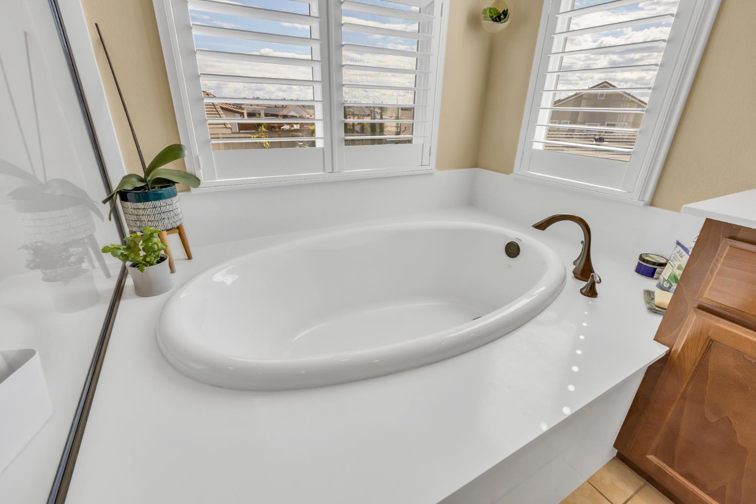 Rocklin, California, 95765, United States, 4 Bedrooms Bedrooms, ,3 BathroomsBathrooms,Residential,For Sale,1914175
