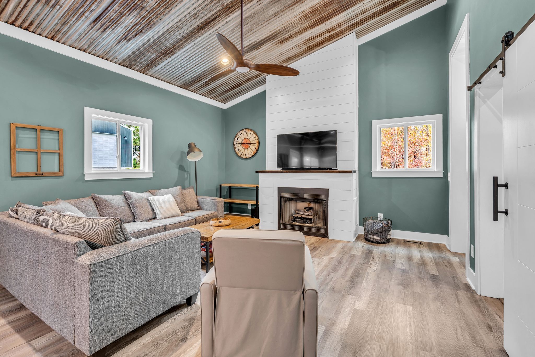 Lawrenceburg, Tennessee, 38464, United States, 3 Bedrooms Bedrooms, ,2 BathroomsBathrooms,Residential,For Sale,1988377