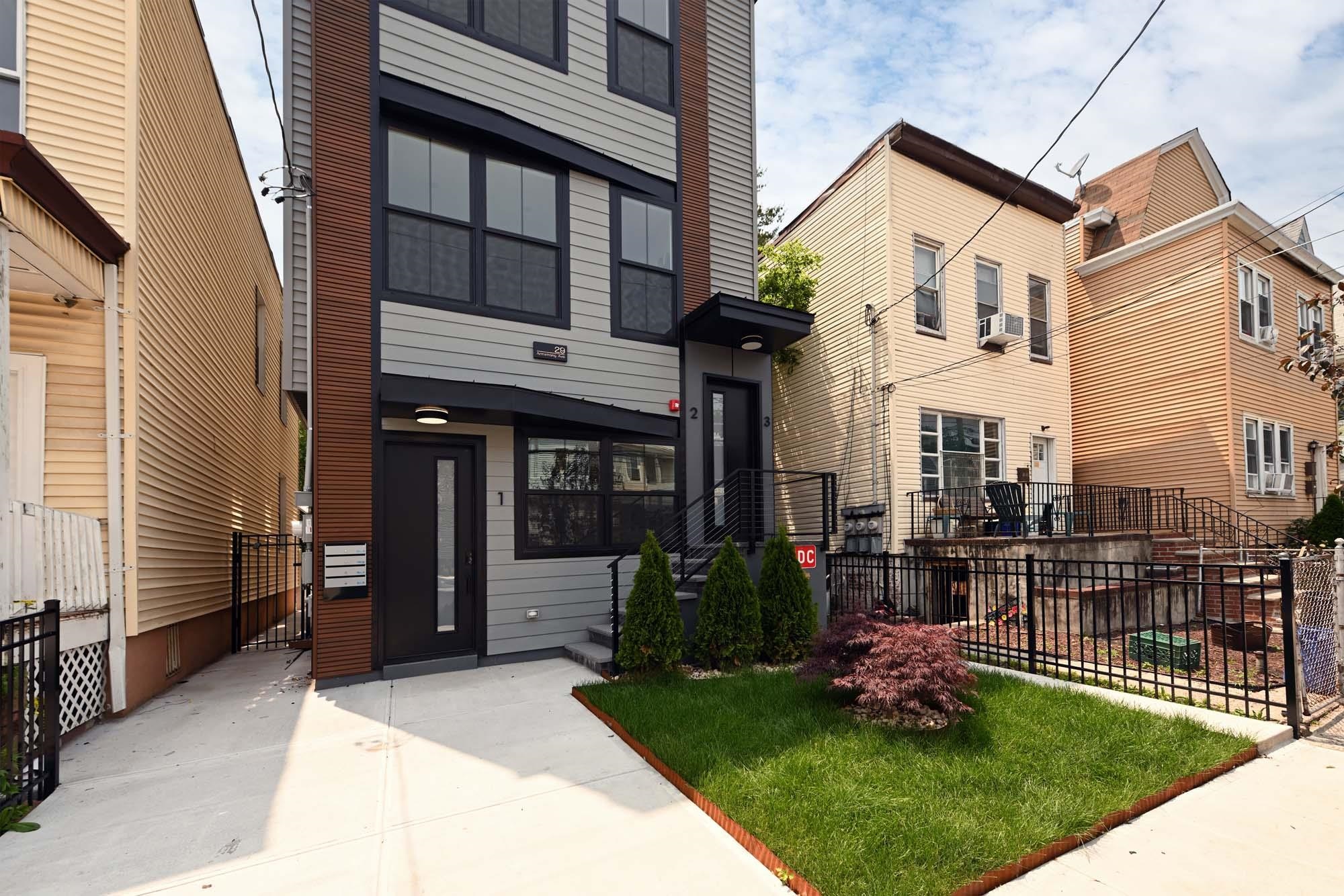 Jersey City, New Jersey, 07305, United States, 3 Bedrooms Bedrooms, ,2 BathroomsBathrooms,Residential,For Sale,1906129