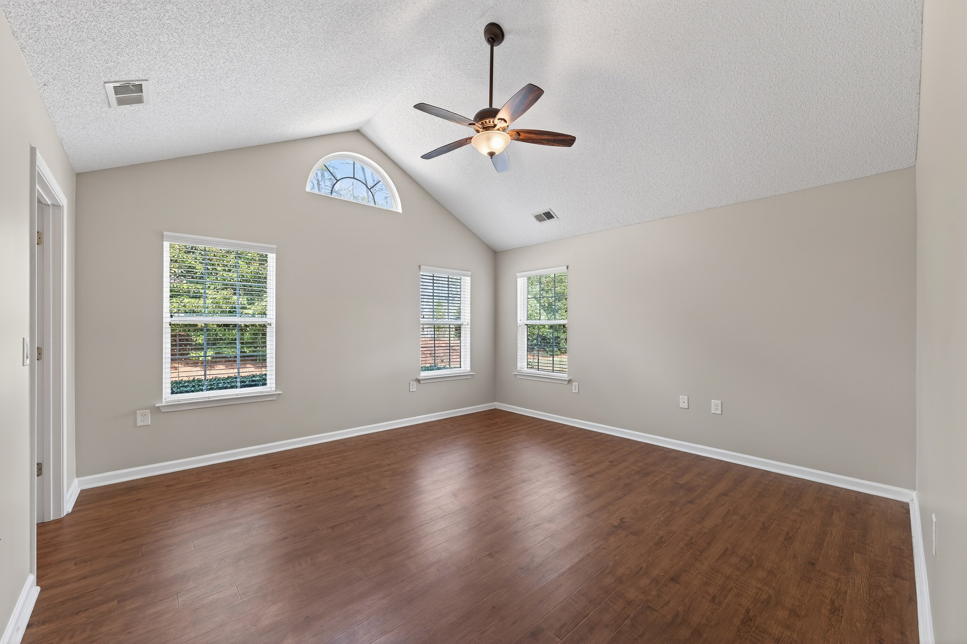  Welcome to this Virtually Maintenance-Free Ranch - 物件實景