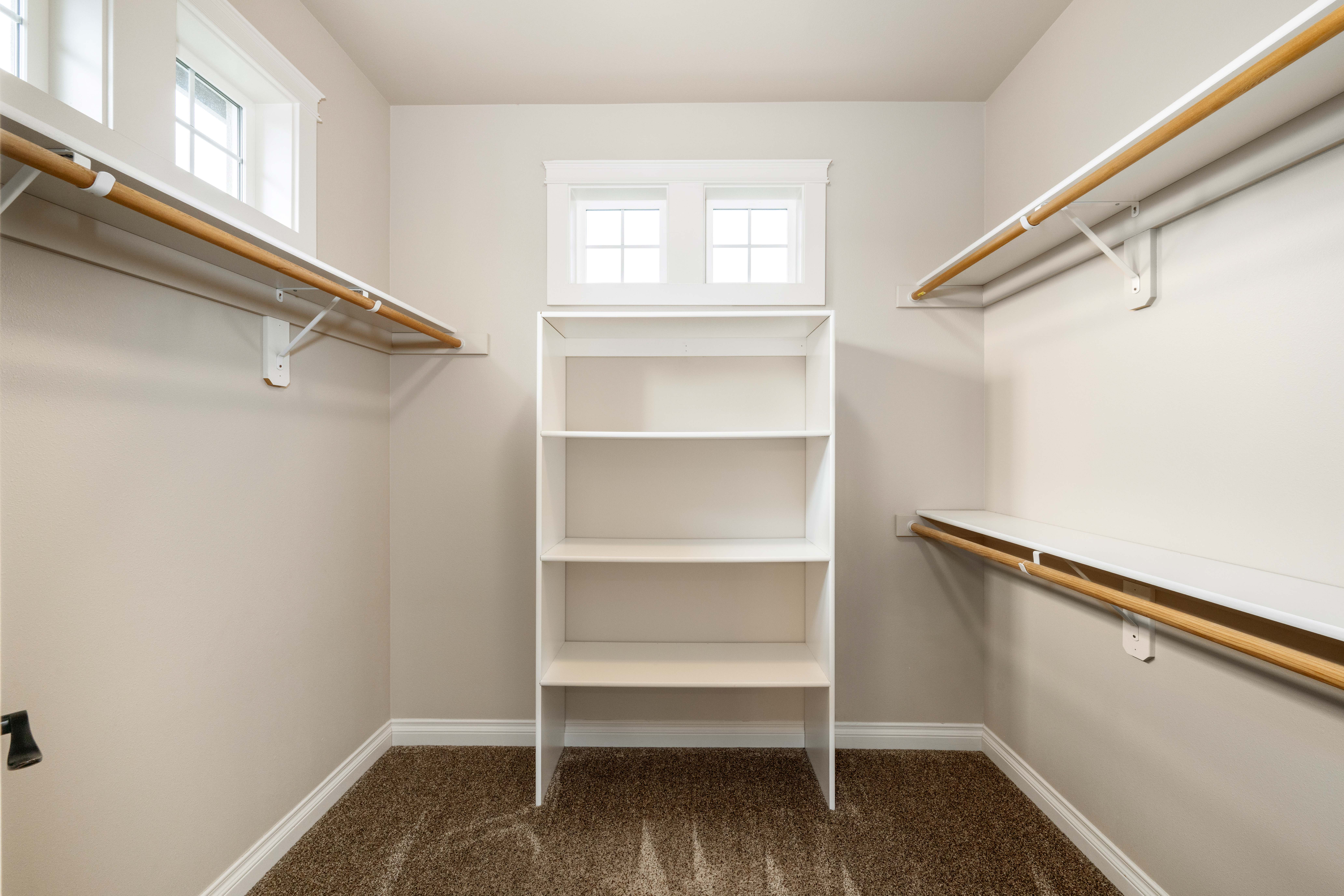  Custom Built on 1 Acre - 物件實景