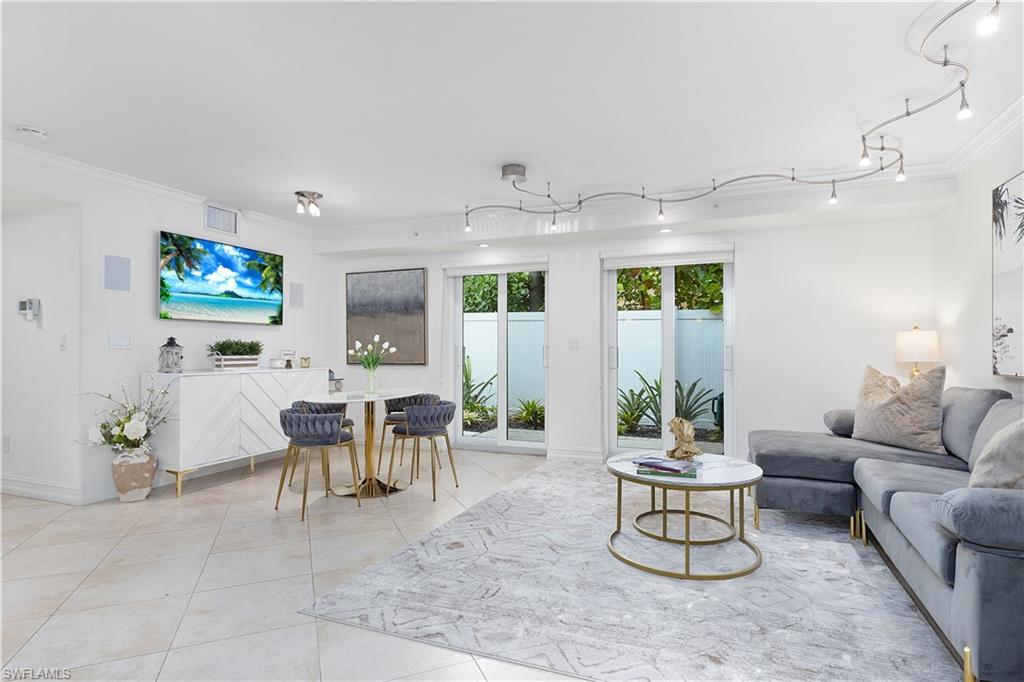 Naples, Florida, 34102, United States, 2 Bedrooms Bedrooms, ,2 BathroomsBathrooms,Residential,For Sale,1987994