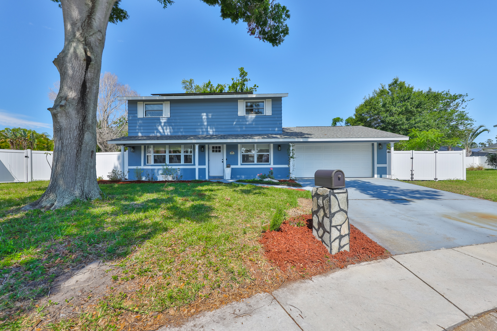 Seminole, Florida, 33772, United States, 3 Bedrooms Bedrooms, ,2 BathroomsBathrooms,Residential,For Sale,1978971