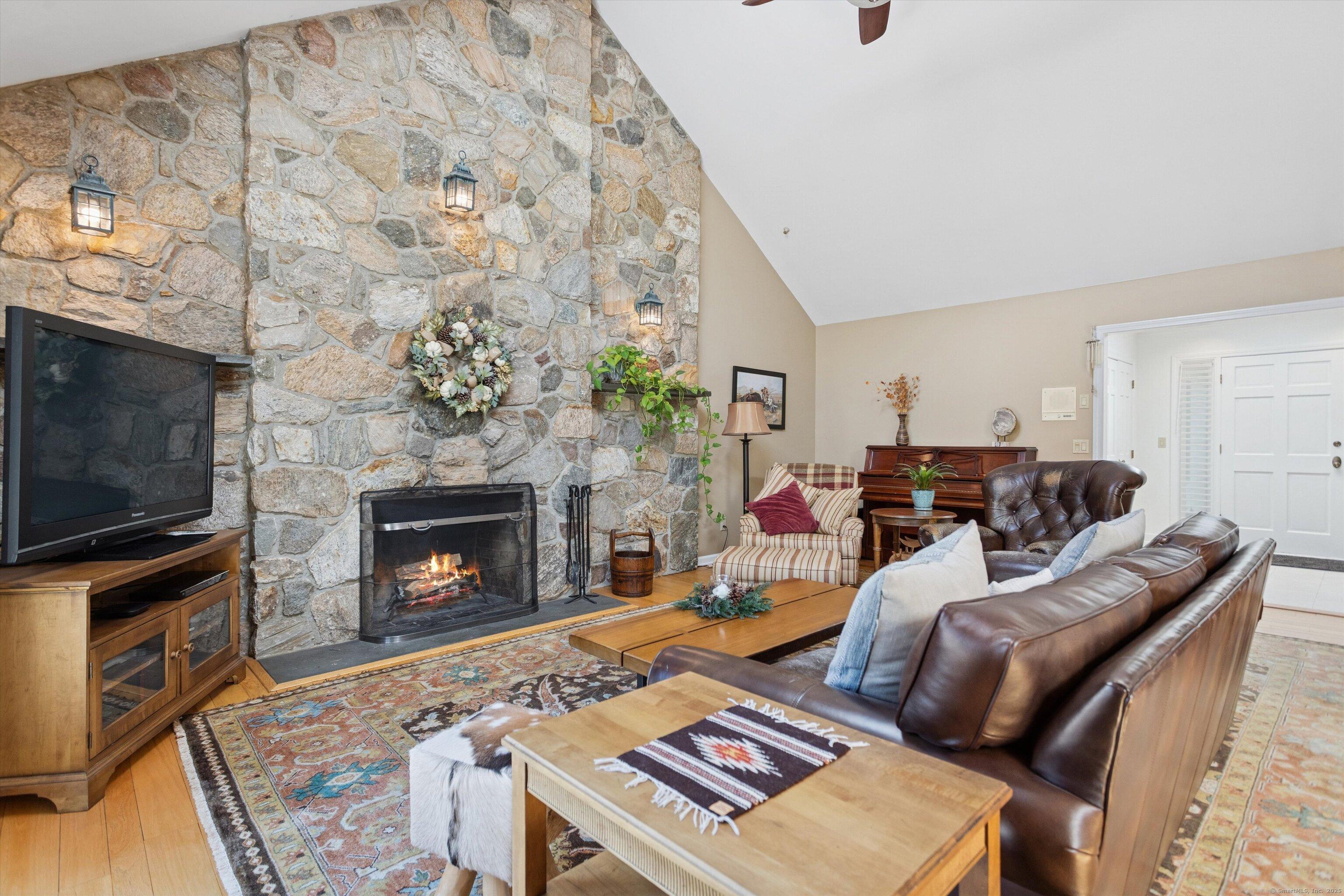 Stamford, Connecticut, 06903, United States, 5 Bedrooms Bedrooms, ,5 BathroomsBathrooms,Residential,For Sale,1976507