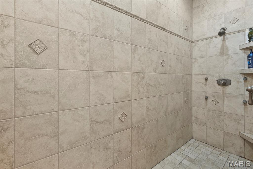 Charleston, Missouri, 63834, United States, 4 Bedrooms Bedrooms, ,6 BathroomsBathrooms,Residential,For Sale,1974839