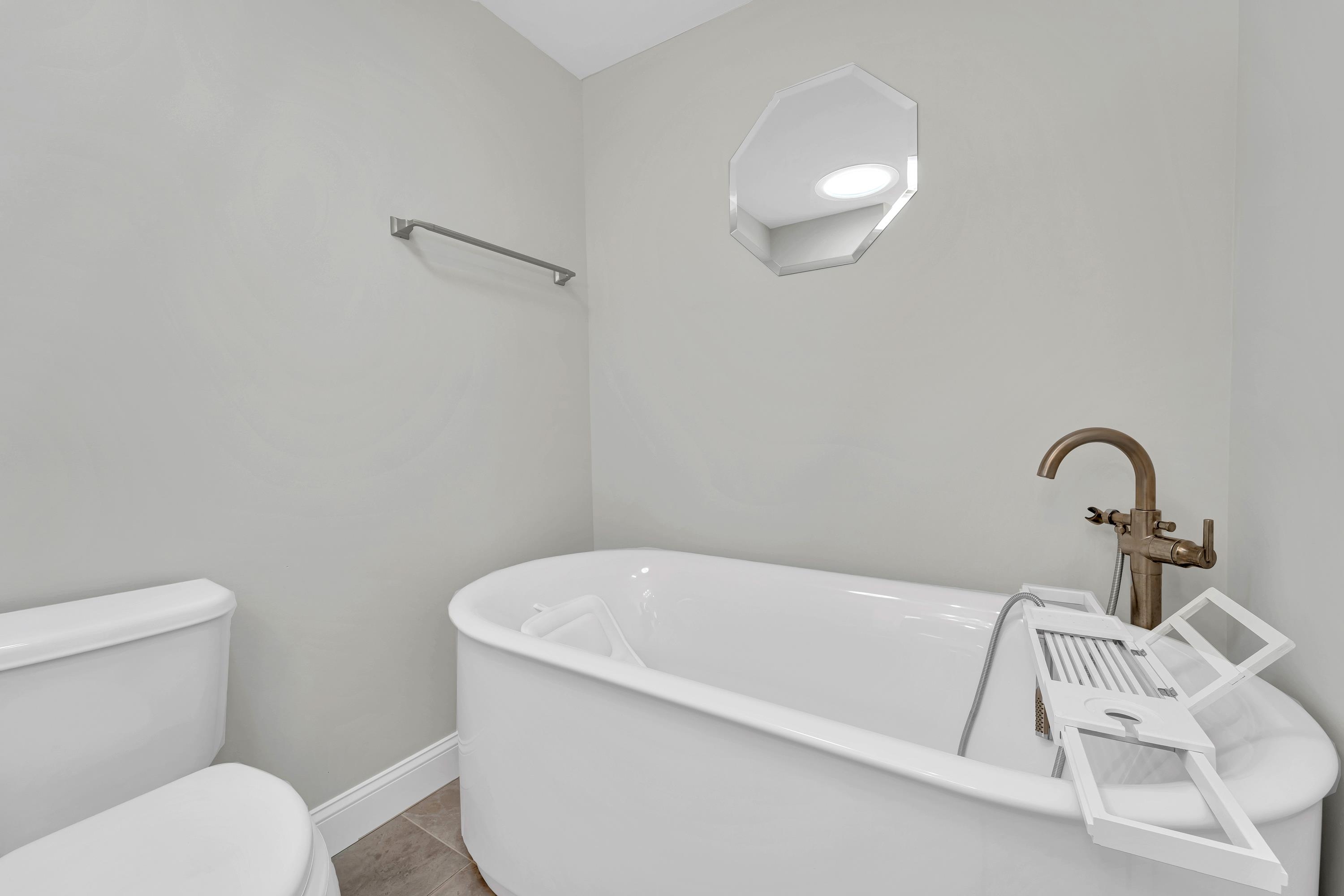 Brentwood, New Hampshire, 03833, United States, 2 Bedrooms Bedrooms, ,2 BathroomsBathrooms,Residential,For Sale,1976209