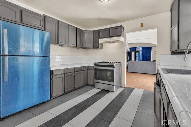 Los Angeles, California, 90061, United States, 3 Bedrooms Bedrooms, ,2 BathroomsBathrooms,Residential,For Sale,2048568