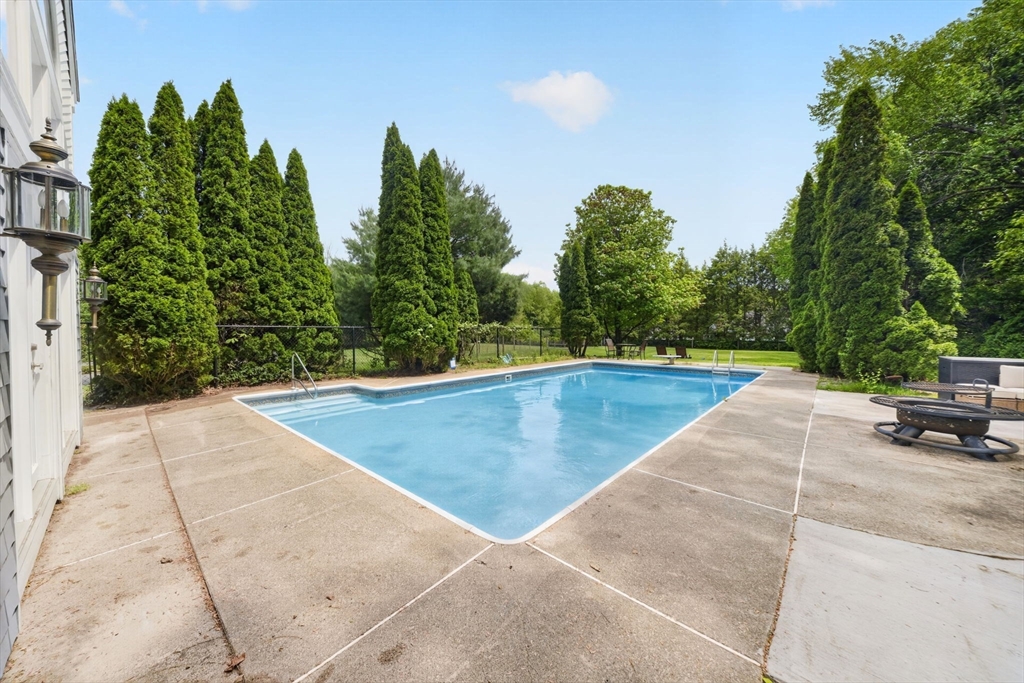 Groveland, Massachusetts, 01834, United States, 4 Bedrooms Bedrooms, ,4 BathroomsBathrooms,Residential,For Sale,2048598