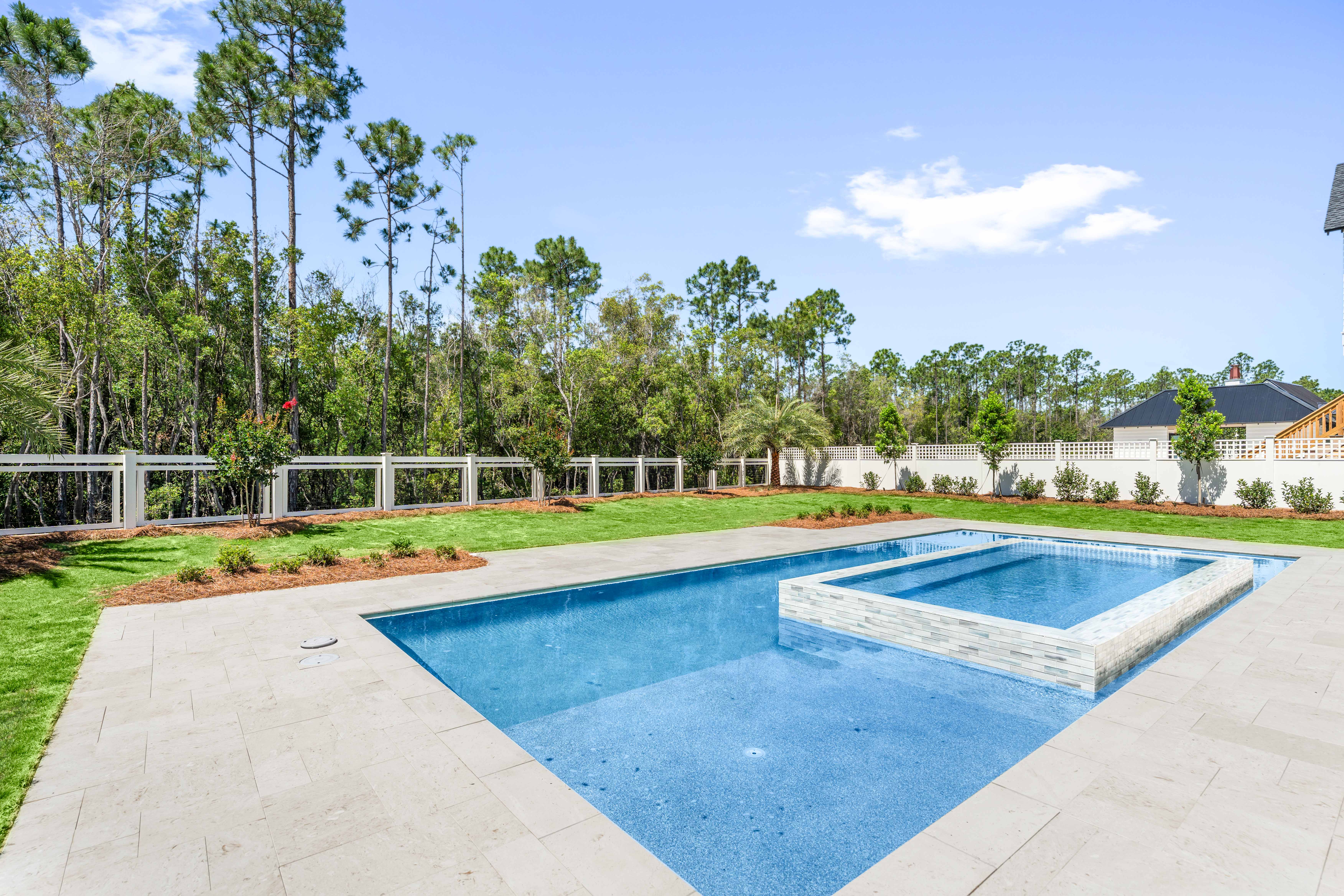  Backyard Oasis with 15x40 Pool, 7x16 Spa, Firepit and Spacious Porch - 物件實景