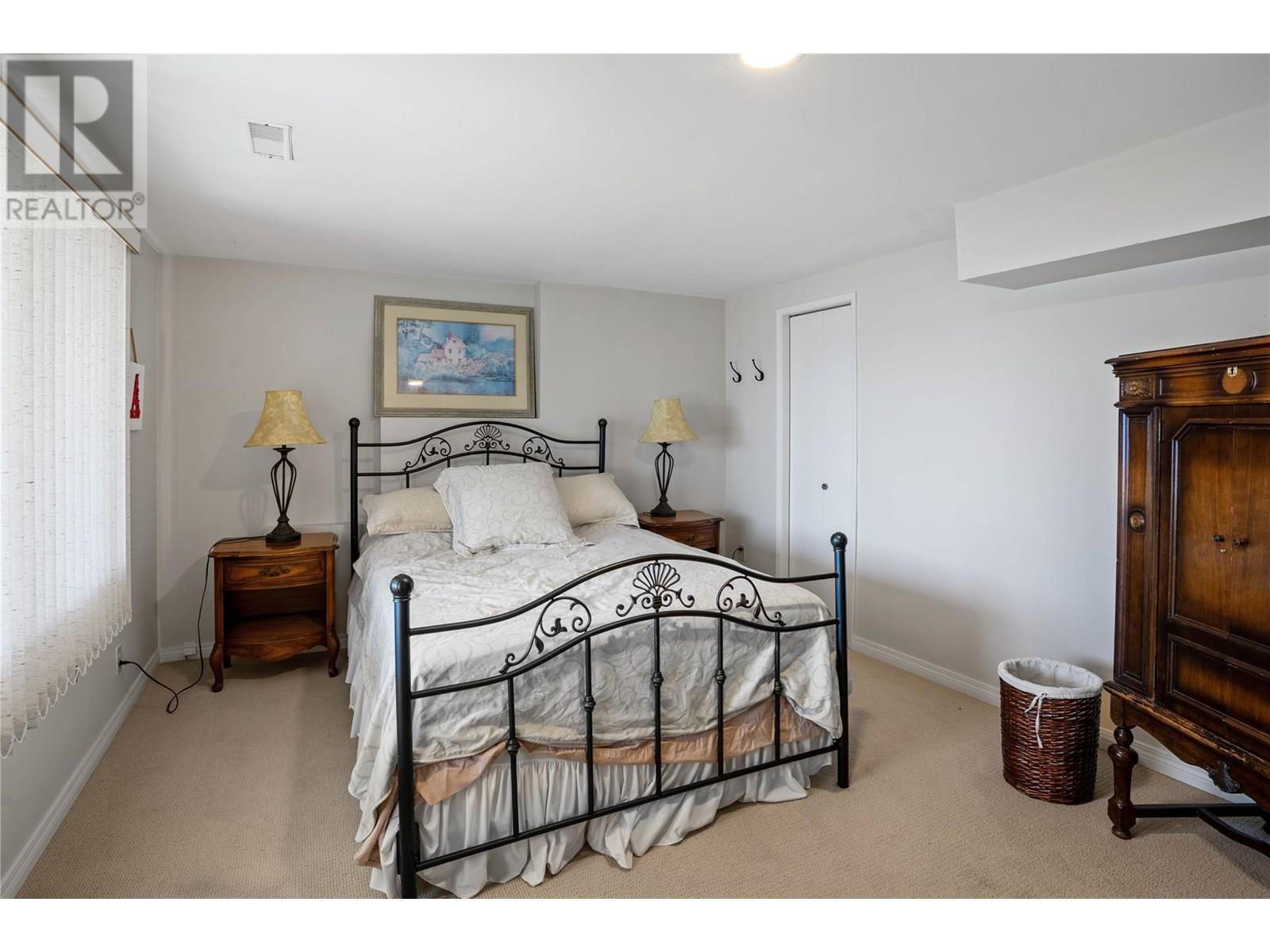 KELOWNA, British Columbia, V1V 2C3, CA, 5 Bedrooms Bedrooms, ,2 BathroomsBathrooms,Residential,For Sale,1911113