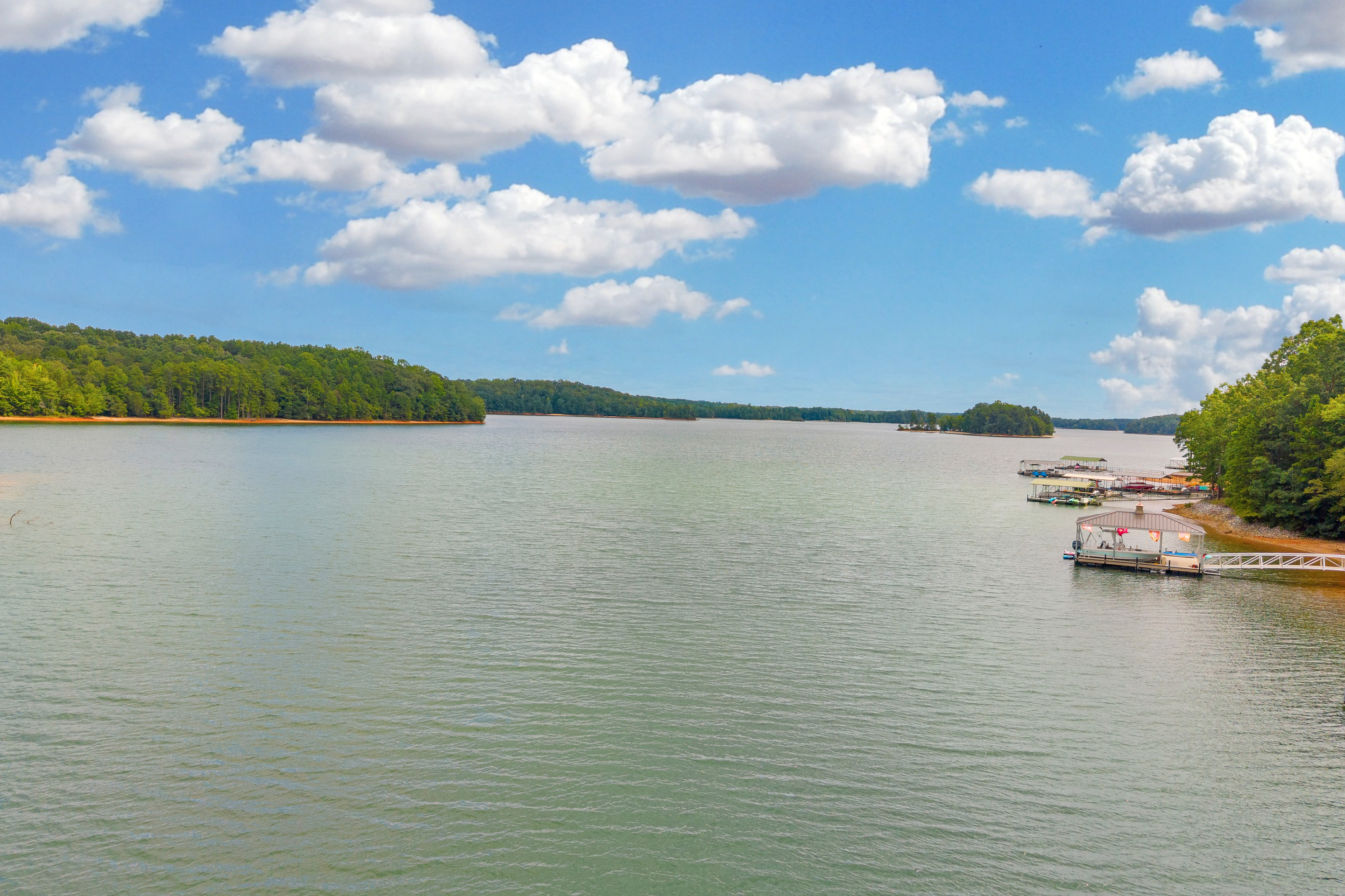 Hartwell, Georgia, 30643, United States, 2 Bedrooms Bedrooms, ,1 BathroomBathrooms,Residential,For Sale,1908192