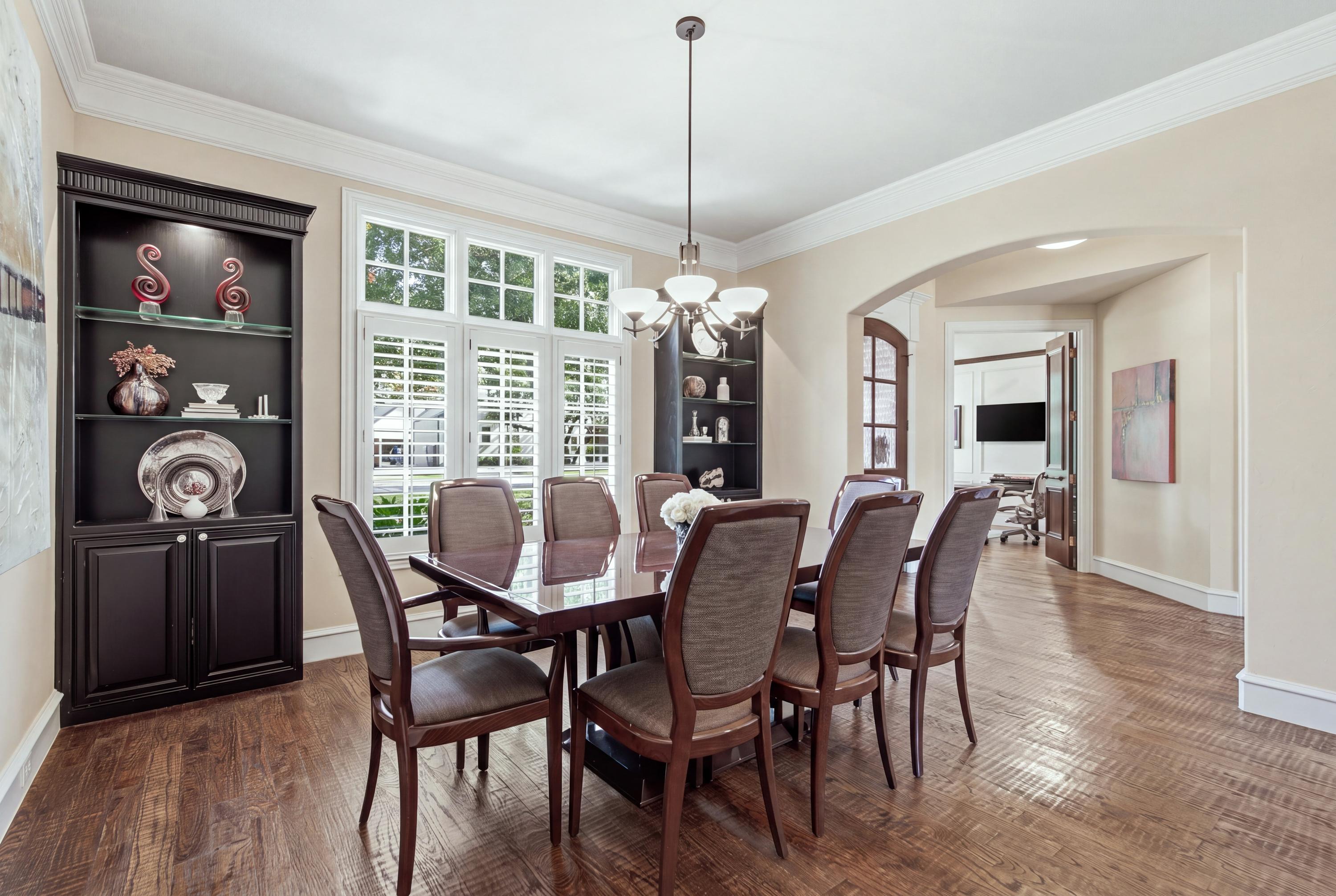  Preston Hollow Home with Pool, Primary Suite Down, 3-Car Garage & Solar - 物件實景