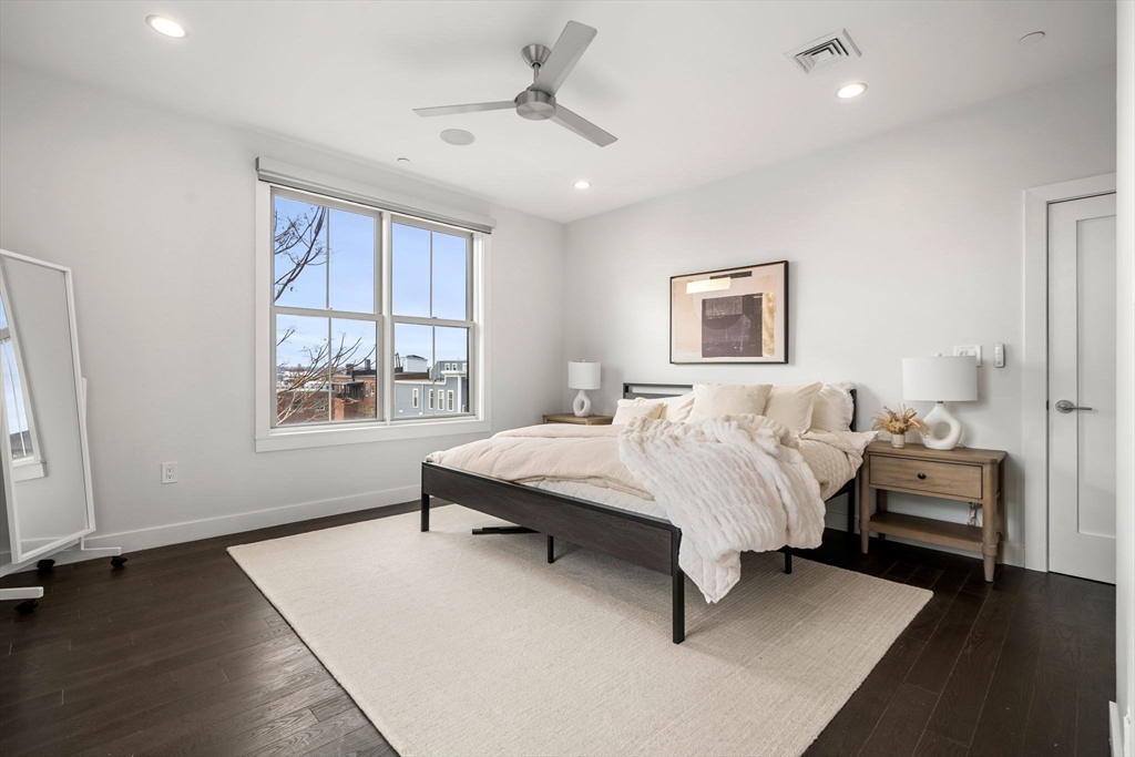 Boston, Massachusetts, 02127, United States, 2 Bedrooms Bedrooms, ,2 BathroomsBathrooms,Residential,For Sale,1999674