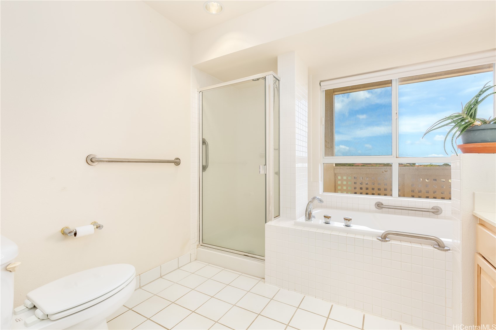 Honolulu, Hawaii, 96819, United States, 3 Bedrooms Bedrooms, ,2 BathroomsBathrooms,Residential,For Sale,1875177