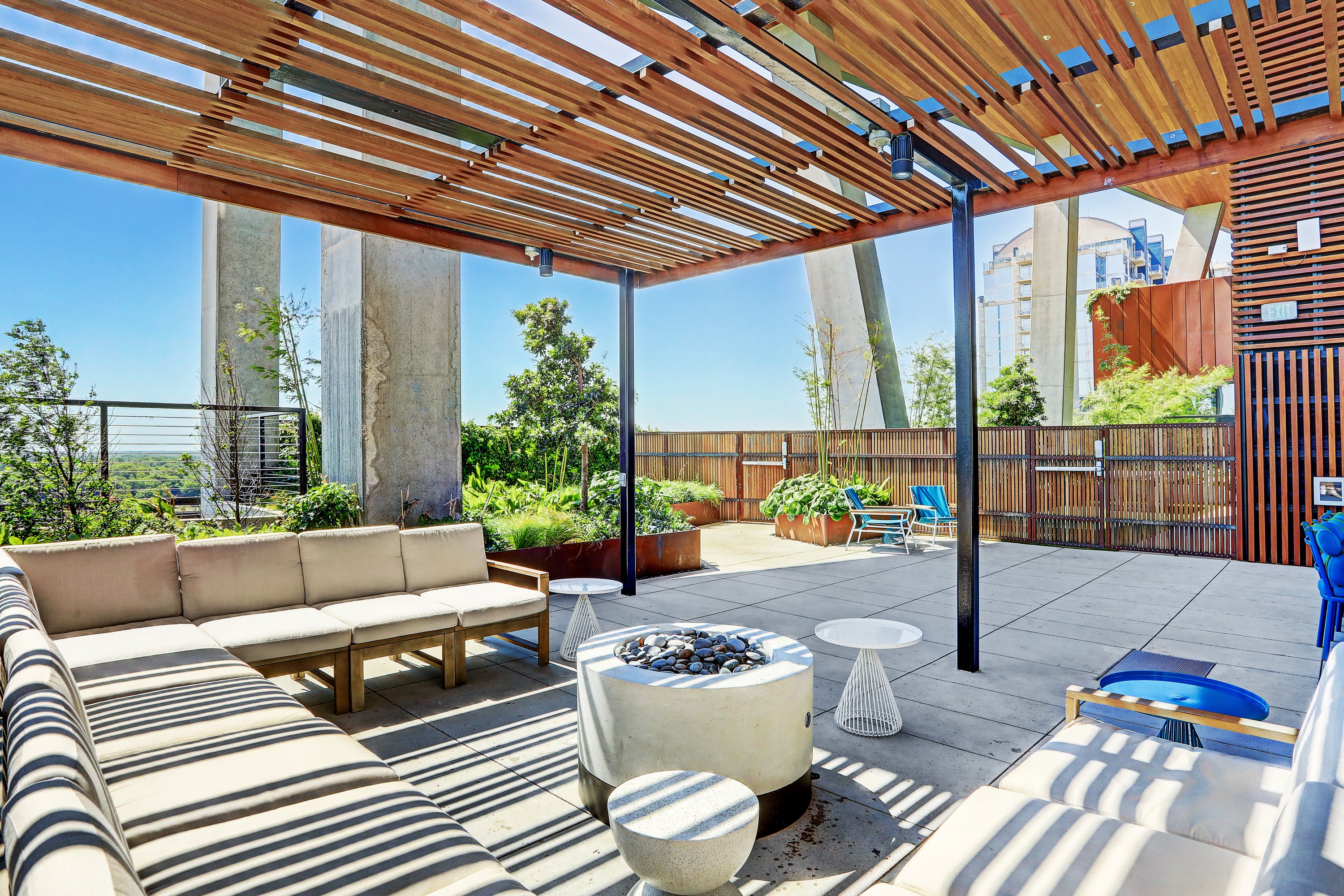  Lake View 2 Bedroom Condo with Flex Space at 70 Rainey - 物件實景