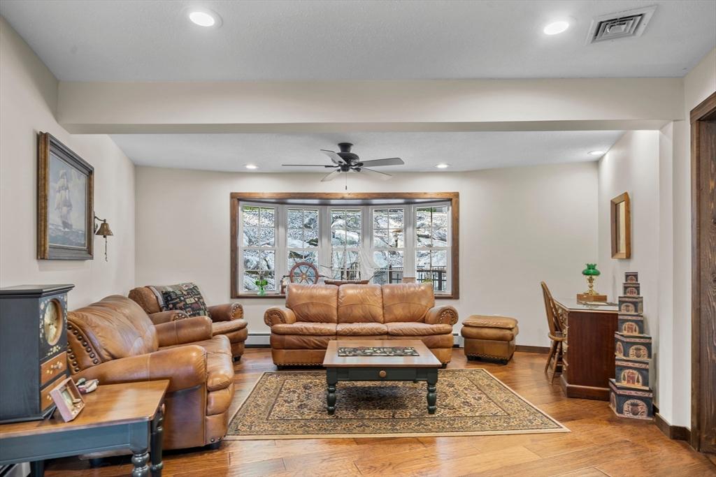 Ludlow, Massachusetts, 01056, United States, 3 Bedrooms Bedrooms, ,2 BathroomsBathrooms,Residential,For Sale,1936866