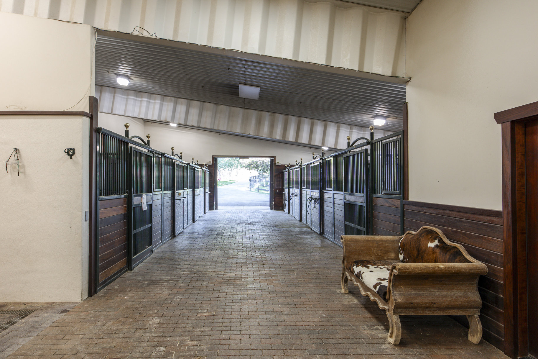  A RARE MODERN MOUNTAIN ESTATE WITH AN EXTRAORDINARY EQUESTRIAN FACILITY - 物件實景