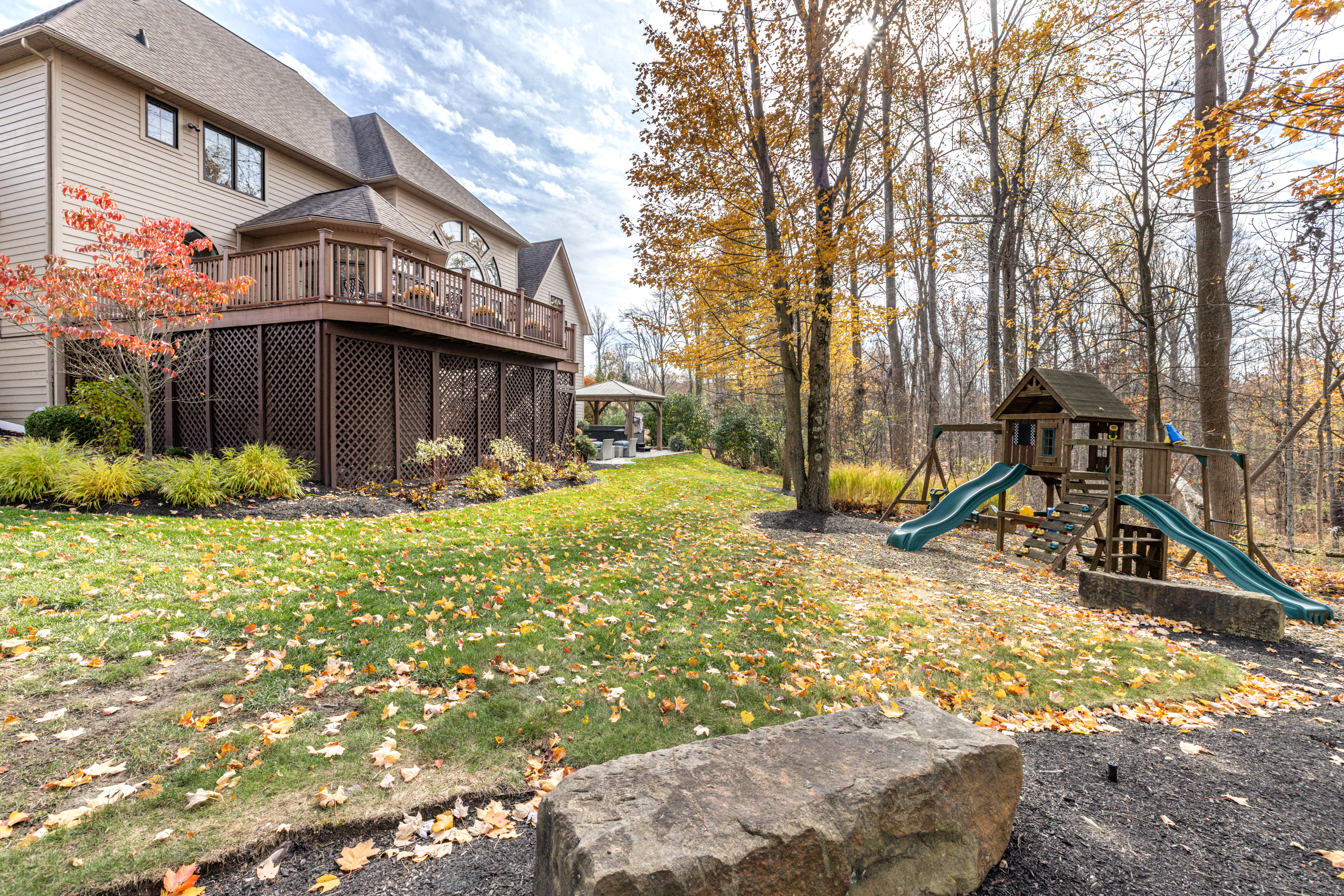 Strongsville, Ohio, 44136, United States, 4 Bedrooms Bedrooms, ,5 BathroomsBathrooms,Residential,For Sale,1988624