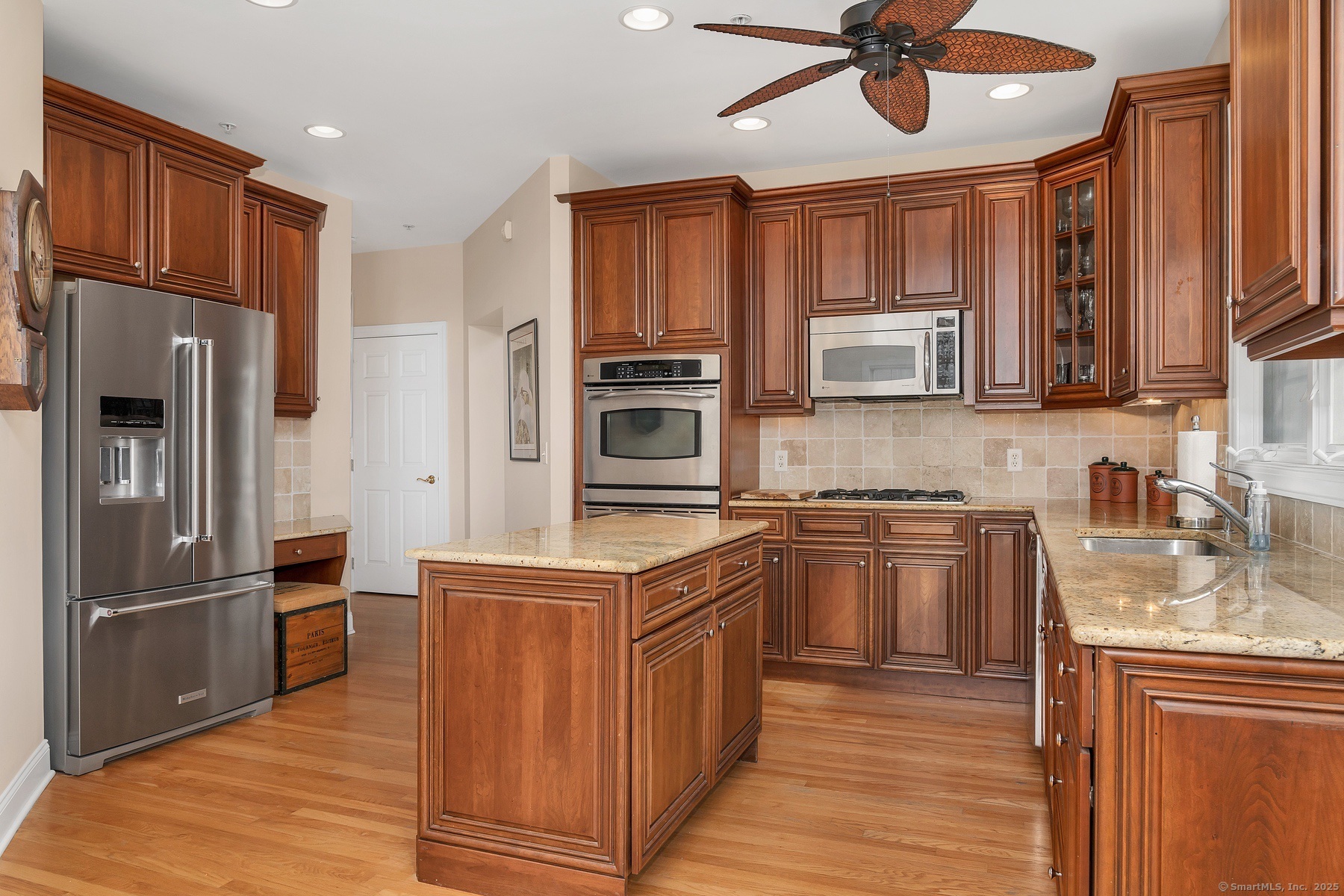 Ridgefield, Connecticut, 06877, United States, 2 Bedrooms Bedrooms, ,3 BathroomsBathrooms,Residential,For Sale,1940449
