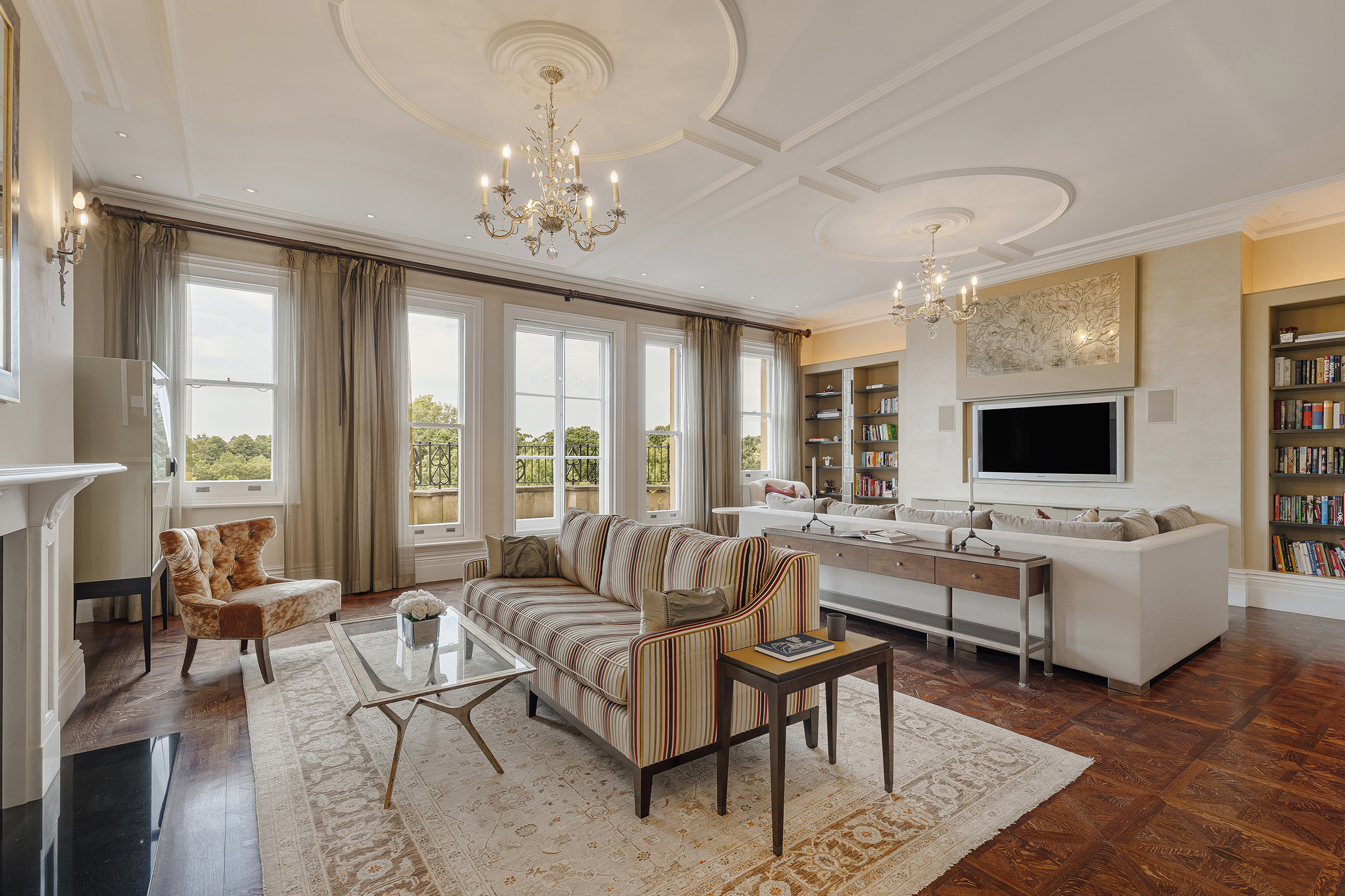  A Grand Triplex Apartment Overlooking Regent