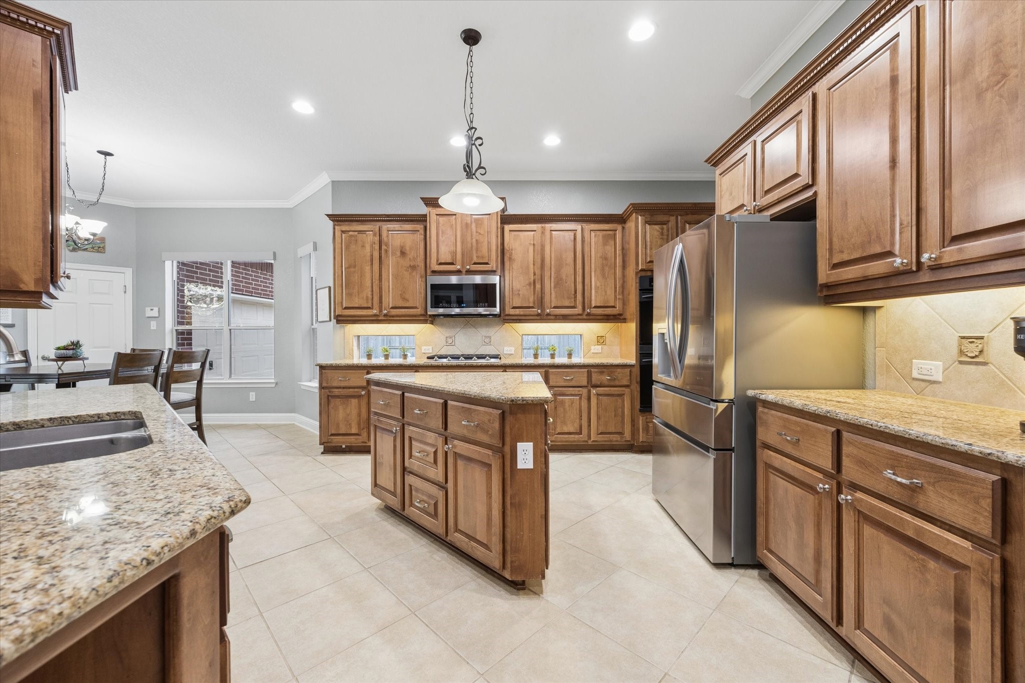 3523 Silvercreek Drive - 物件實景