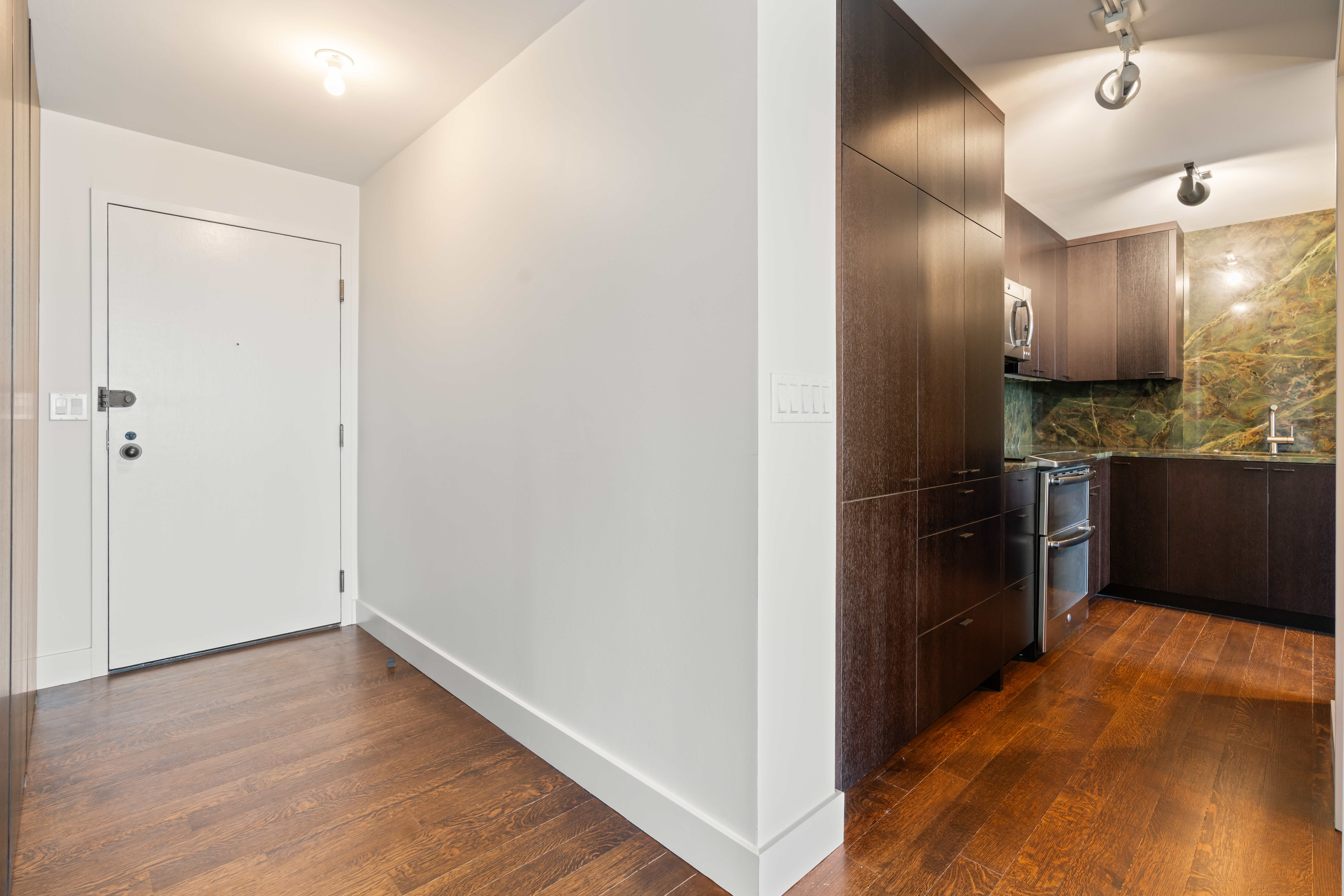  Fully Renovated Condo in the Gold Coast - 物件實景