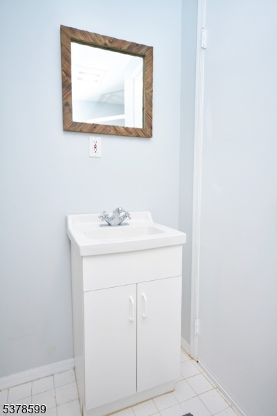 Bedminster Twp., New Jersey, 07921, United States, 3 Bedrooms Bedrooms, ,4 BathroomsBathrooms,Residential,For Sale,1989637