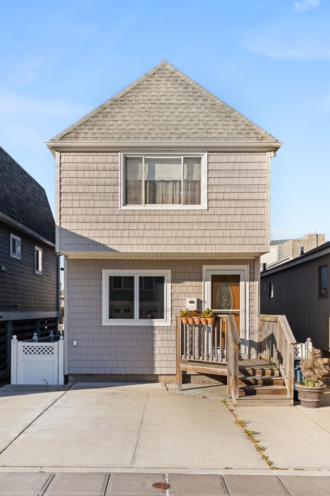 Broad Channel, New York, 11693, United States, 3 Bedrooms Bedrooms, ,1 BathroomBathrooms,Residential,For Sale,1982489