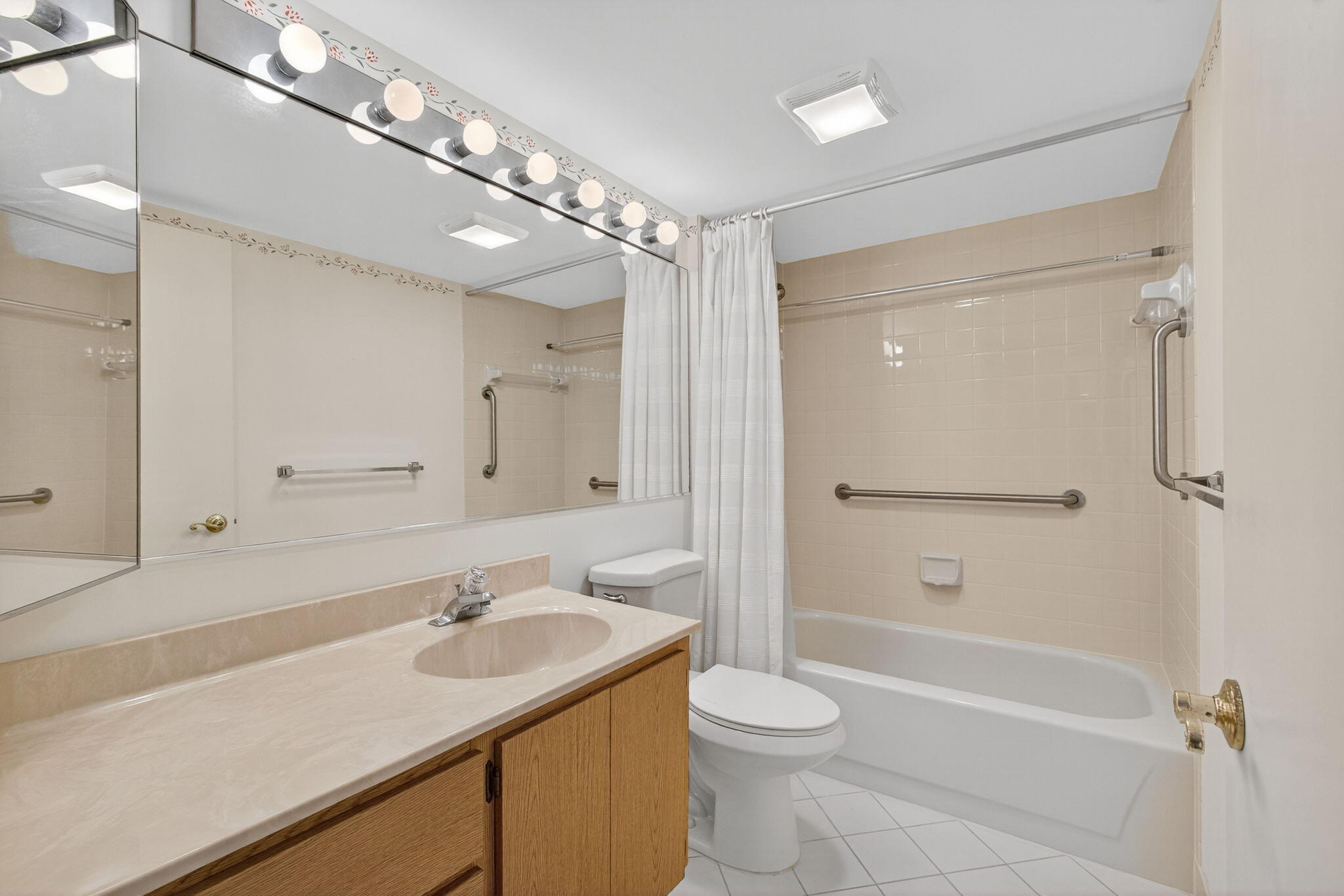 Jupiter, Florida, 33477, United States, 2 Bedrooms Bedrooms, ,2 BathroomsBathrooms,Residential,For Sale,1989274